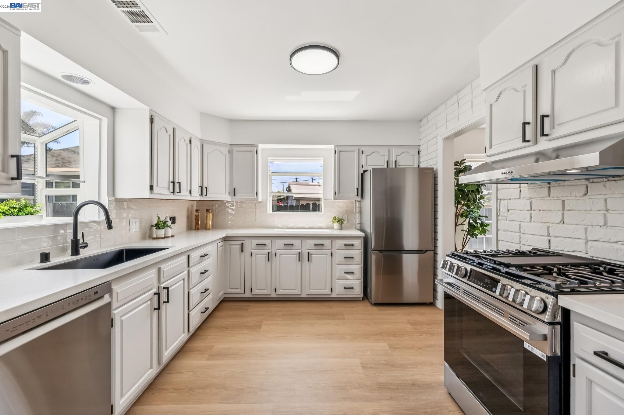 9946 Dante Ave