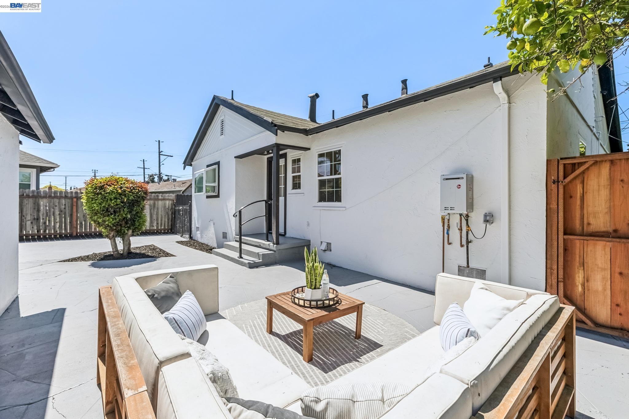 9946 Dante Ave