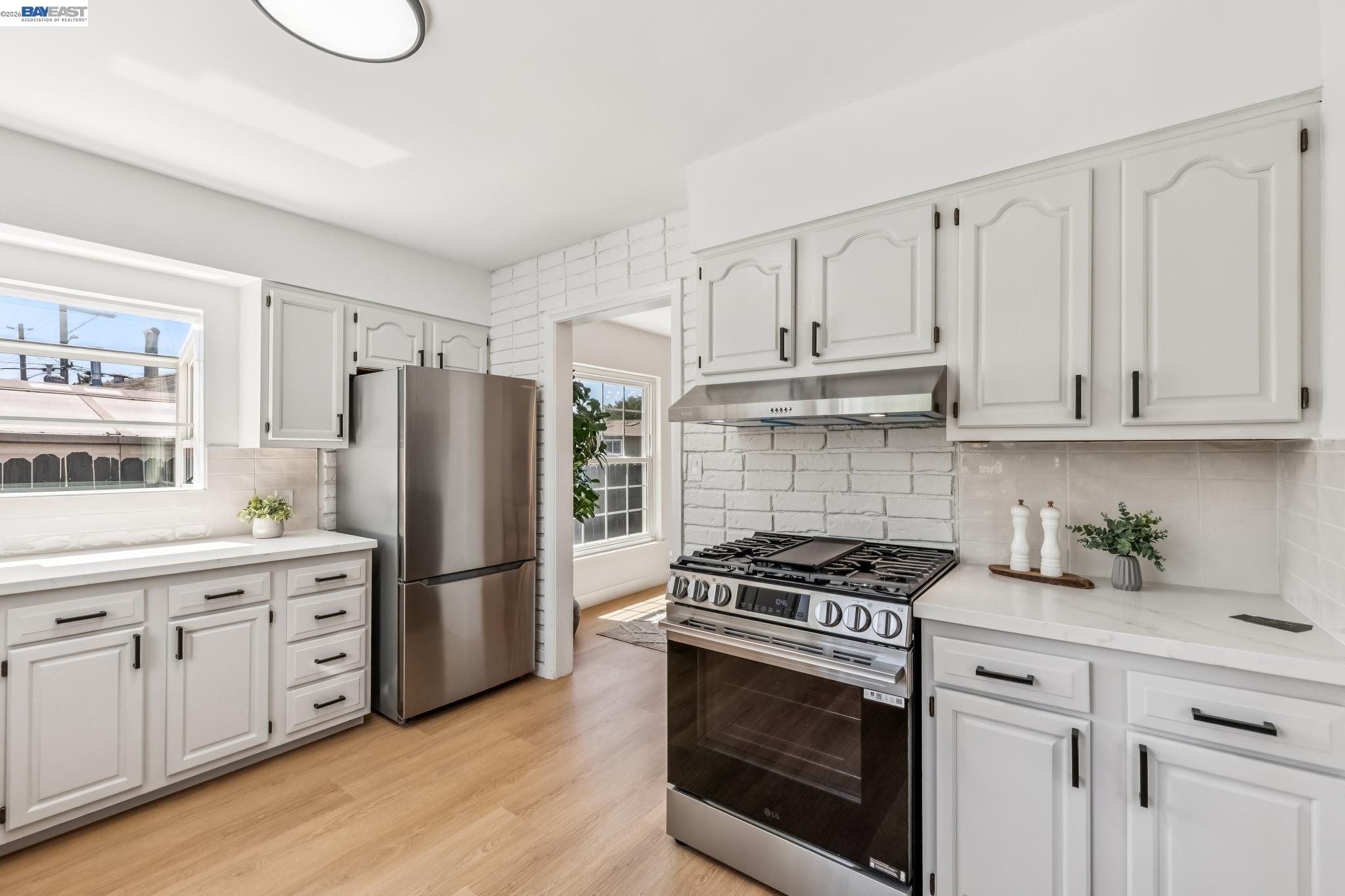 9946 Dante Ave