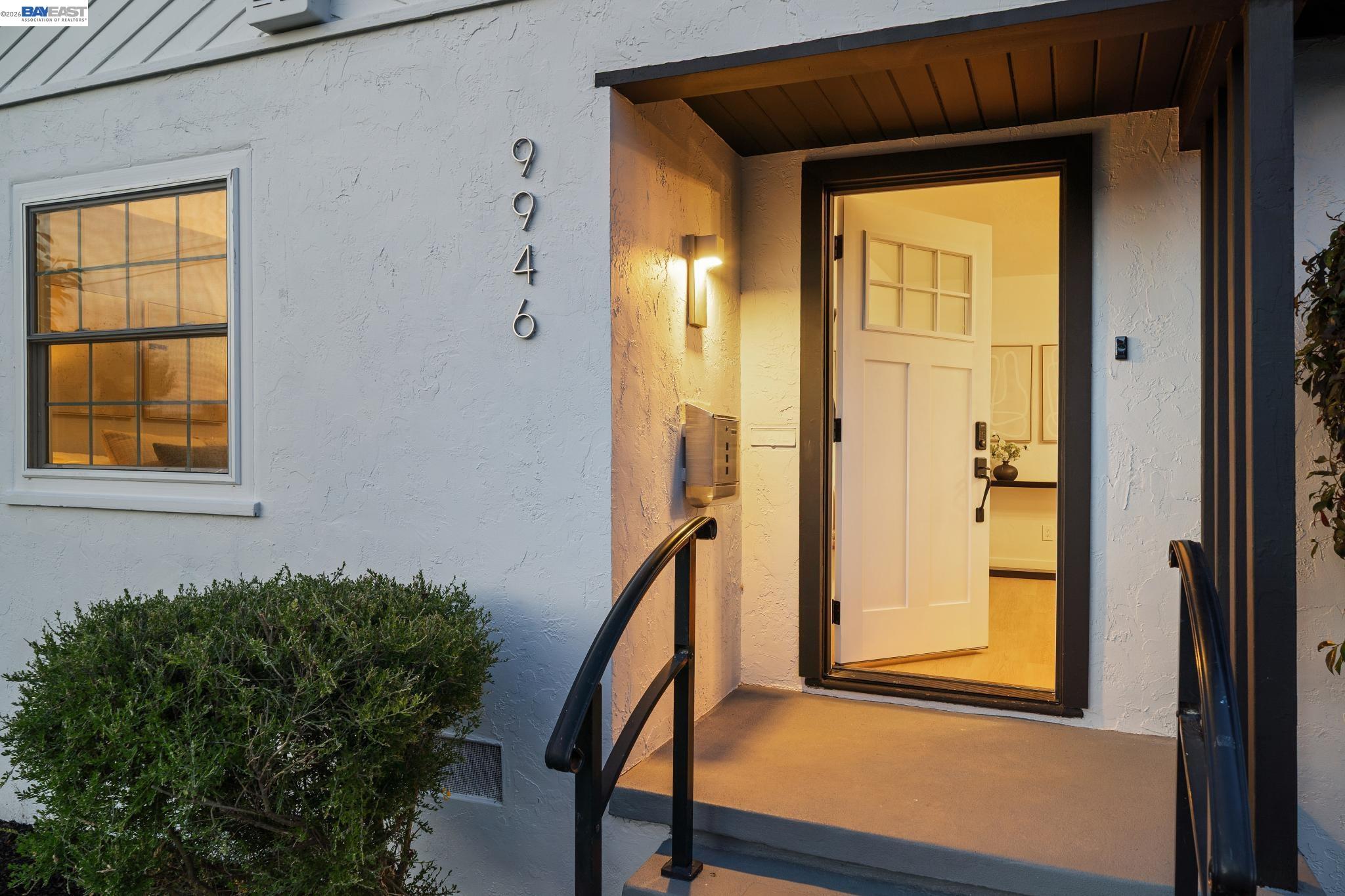 9946 Dante Ave