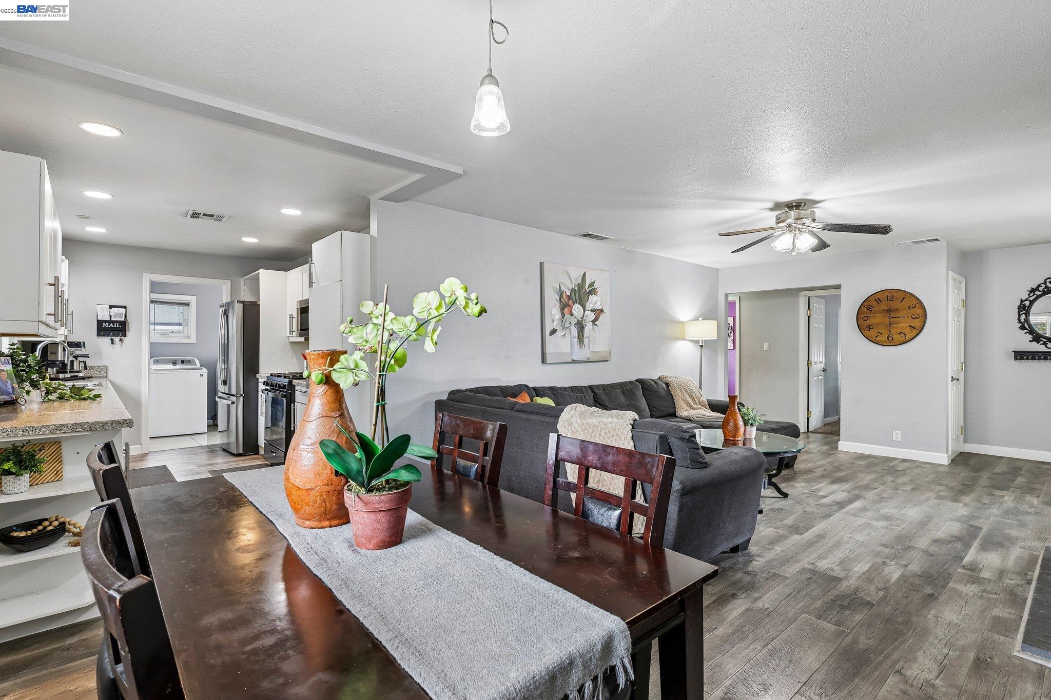 1225 W Beverly Pl