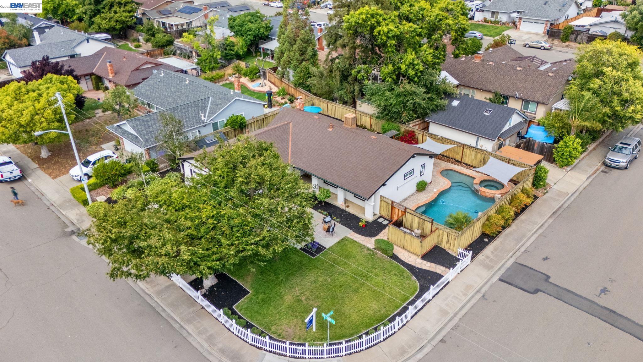 933 Algonquin Ave