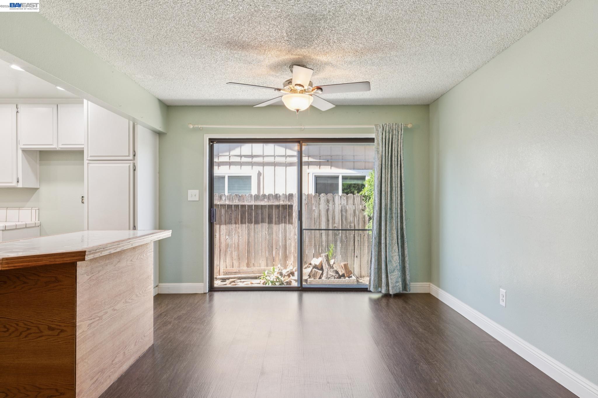 502 Shrike Ct
