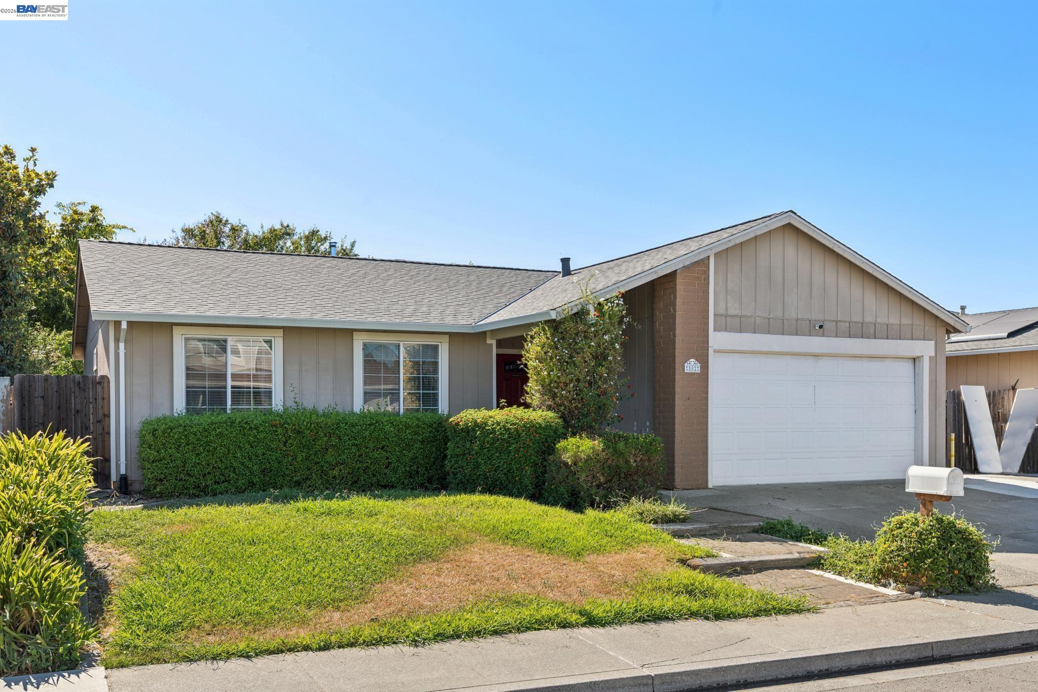 502 Shrike Ct