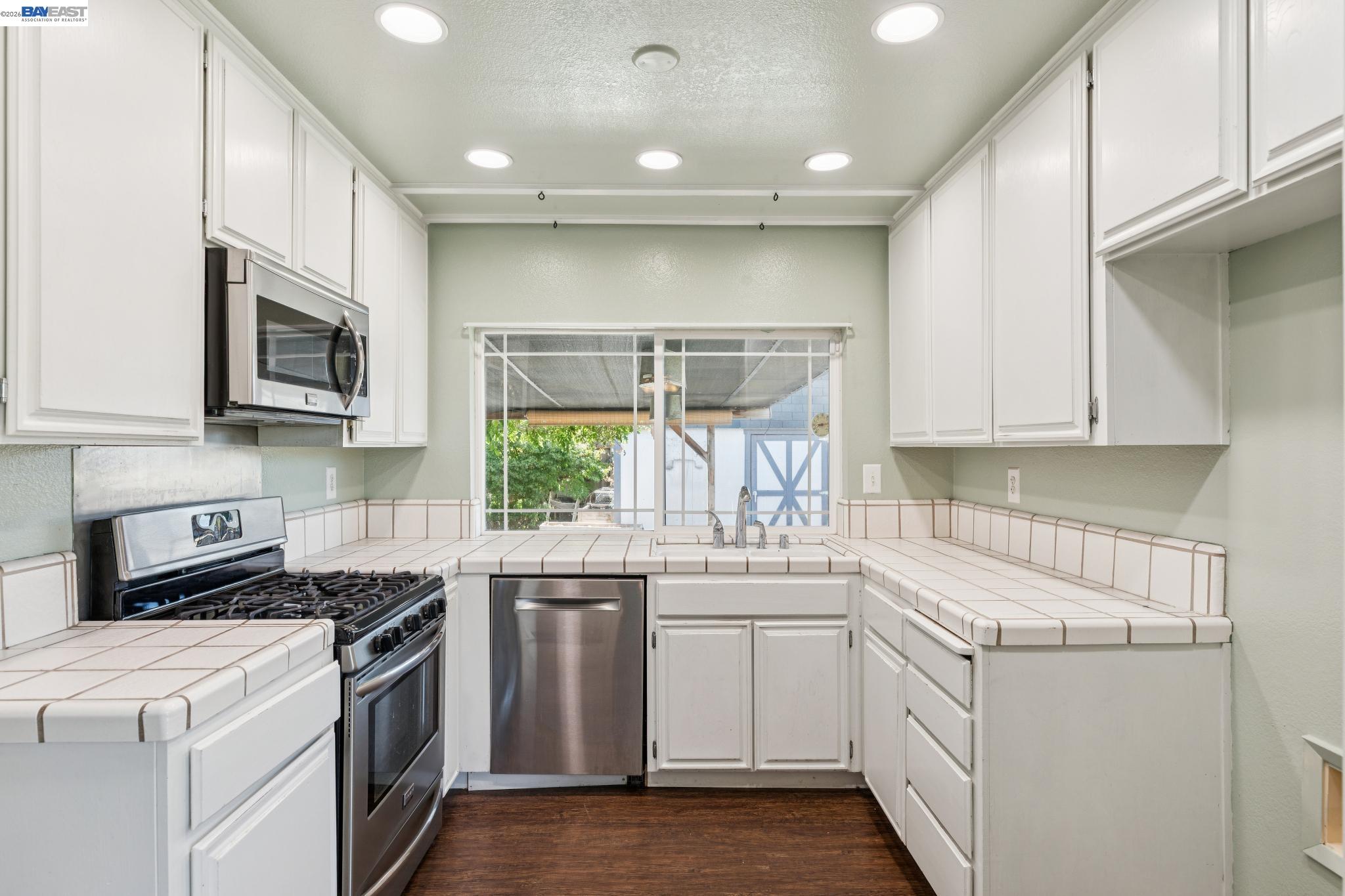 502 Shrike Ct