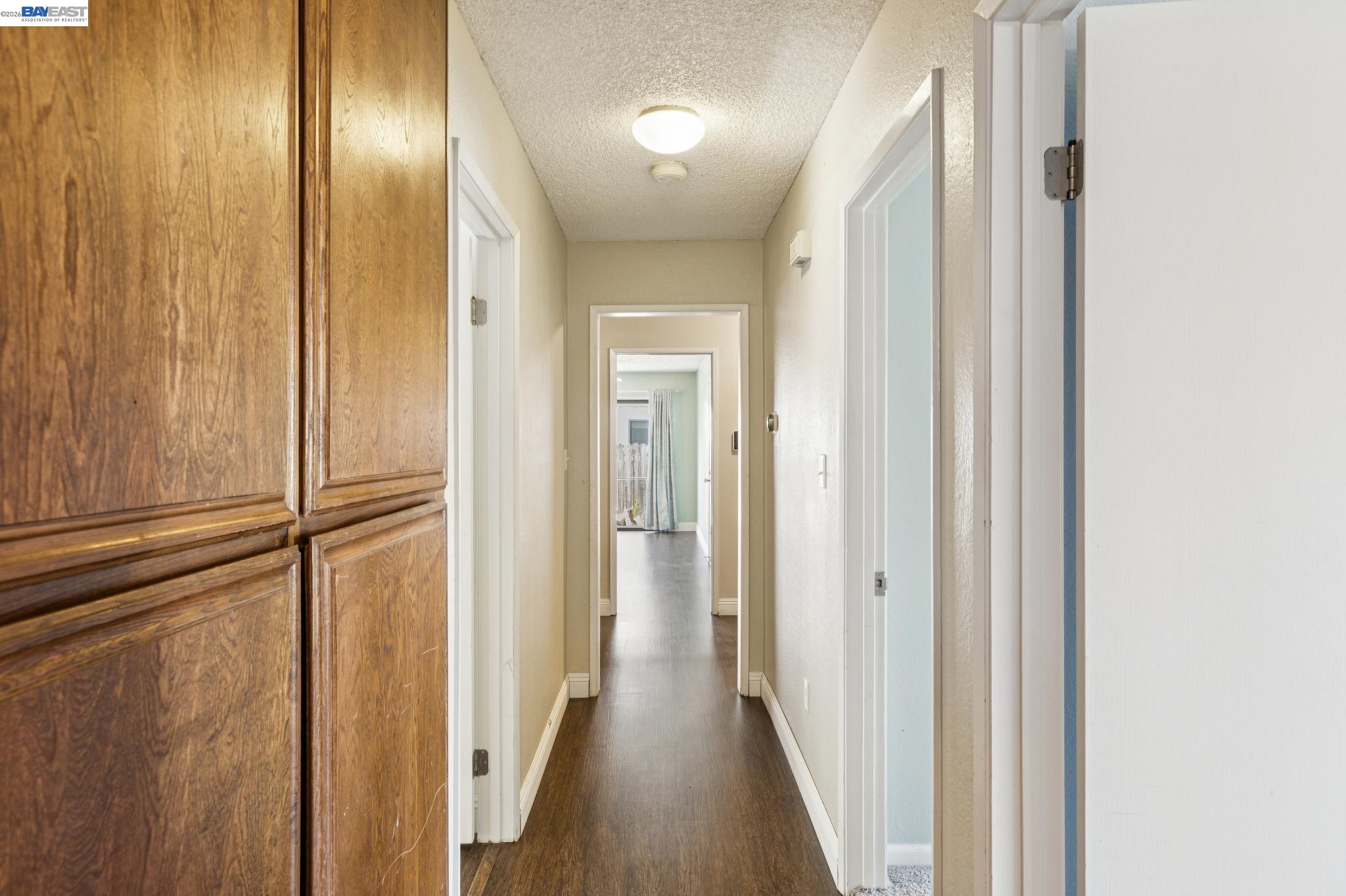 502 Shrike Ct