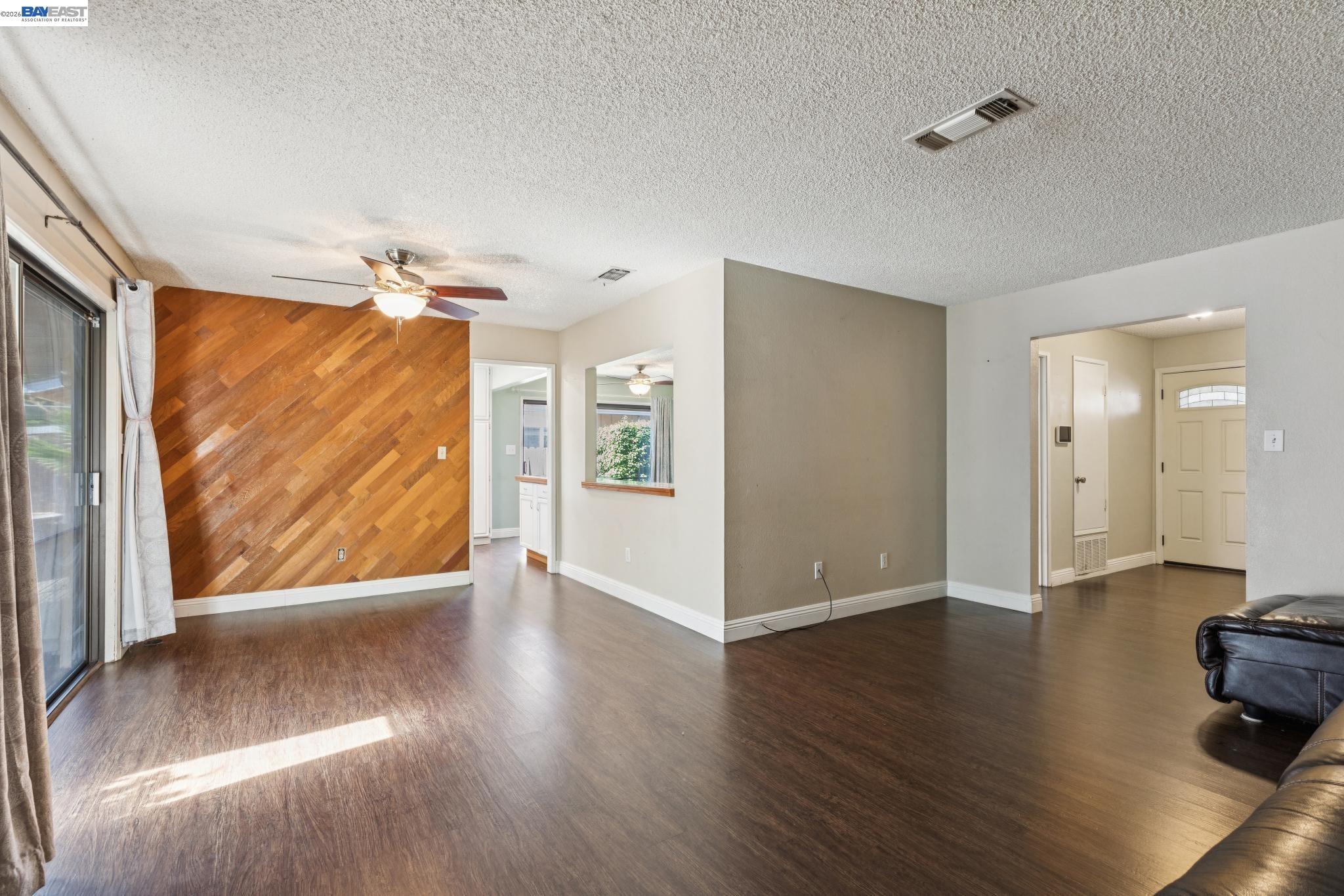 502 Shrike Ct