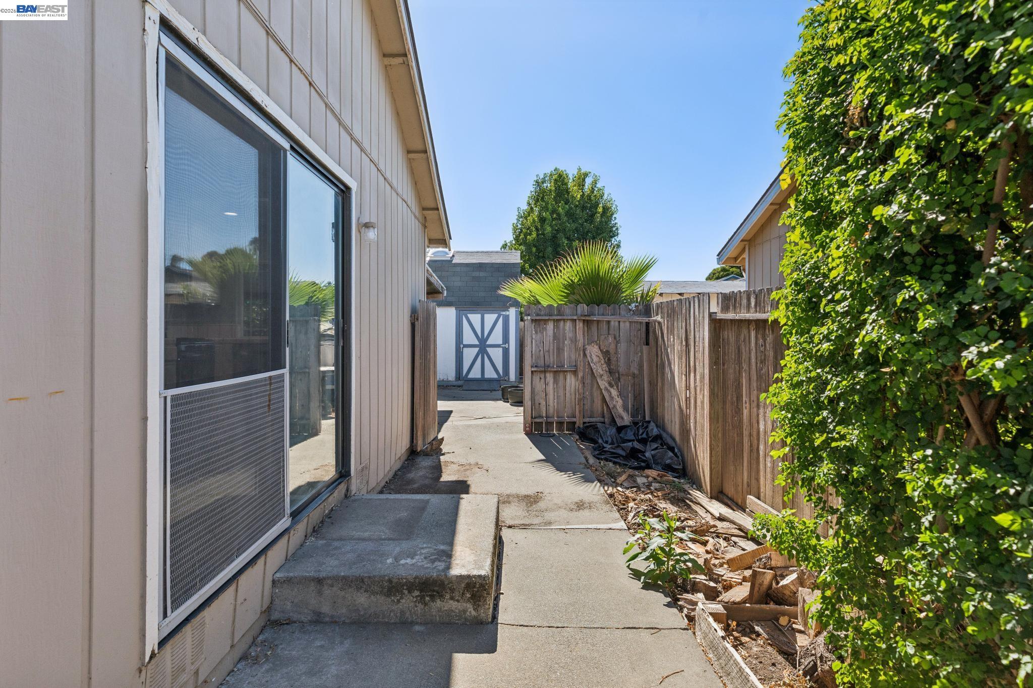 502 Shrike Ct