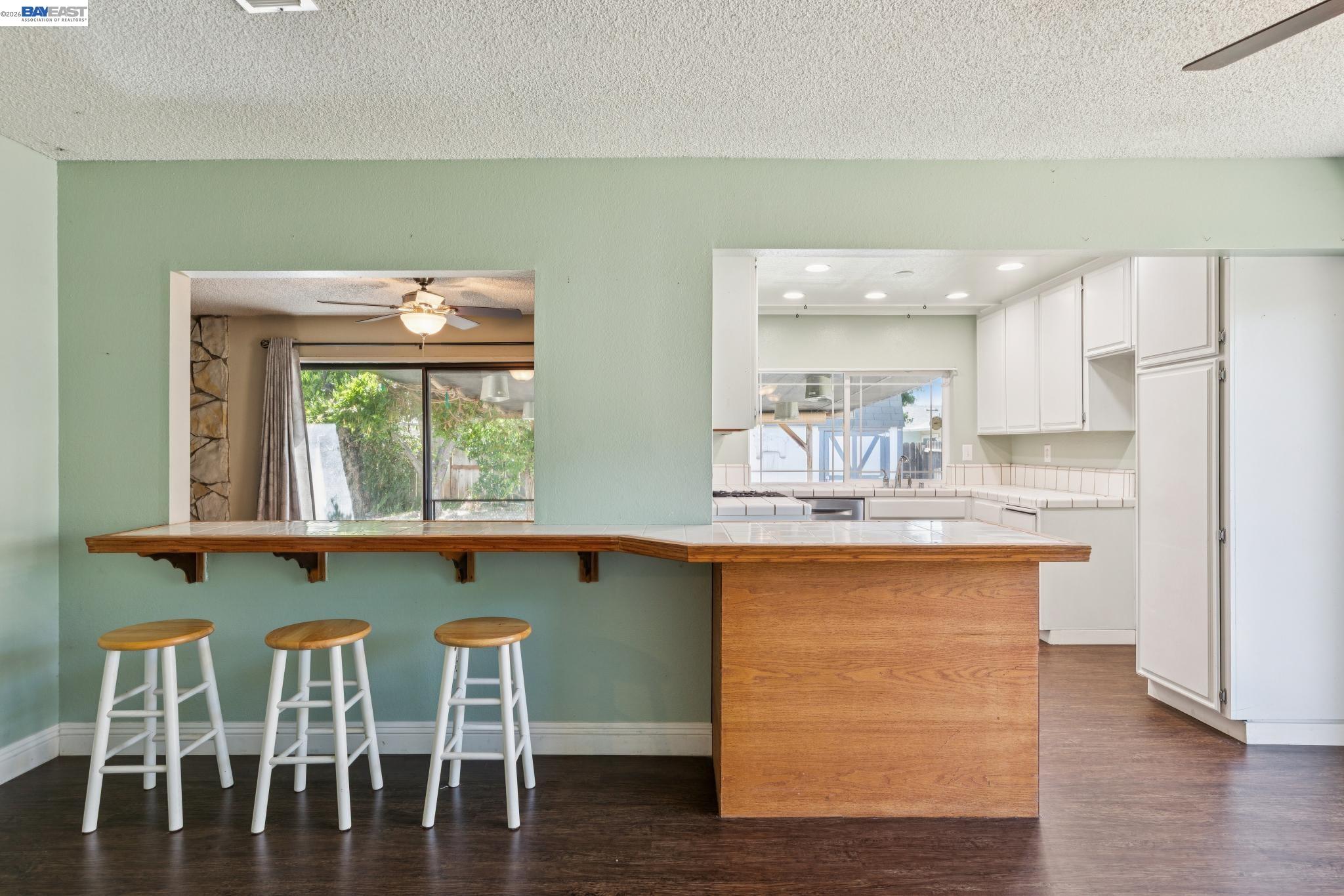 502 Shrike Ct