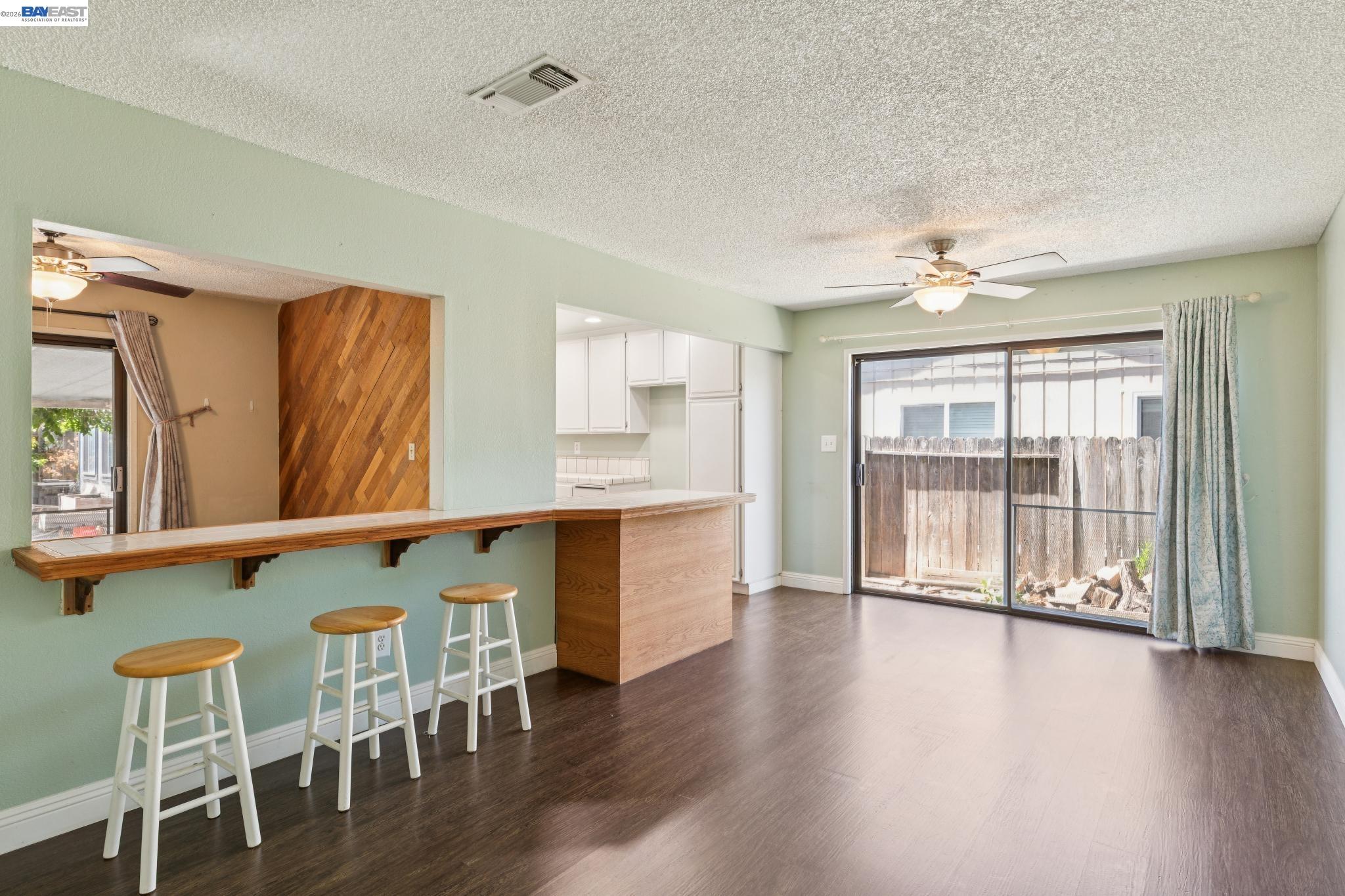 502 Shrike Ct