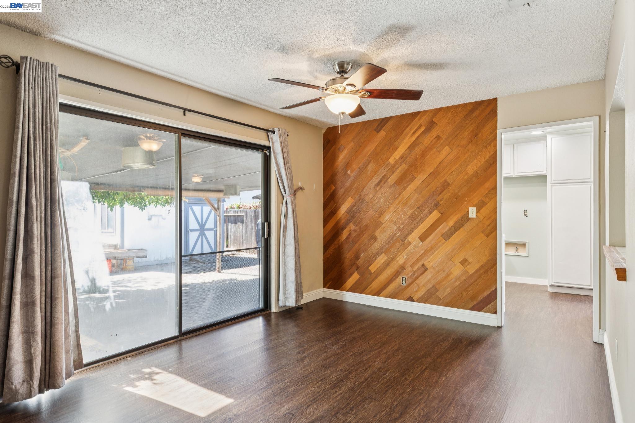 502 Shrike Ct