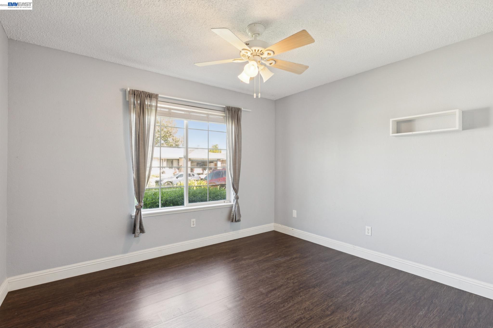 502 Shrike Ct