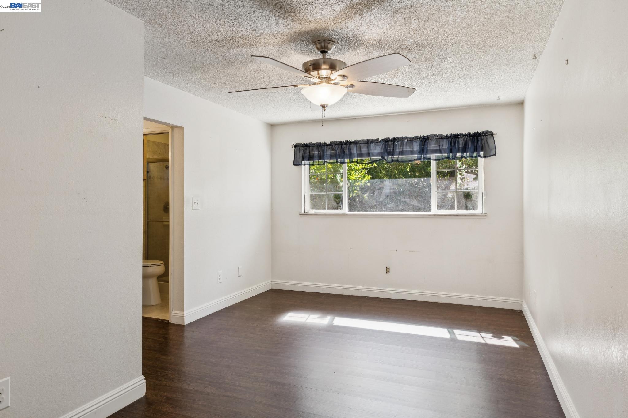502 Shrike Ct