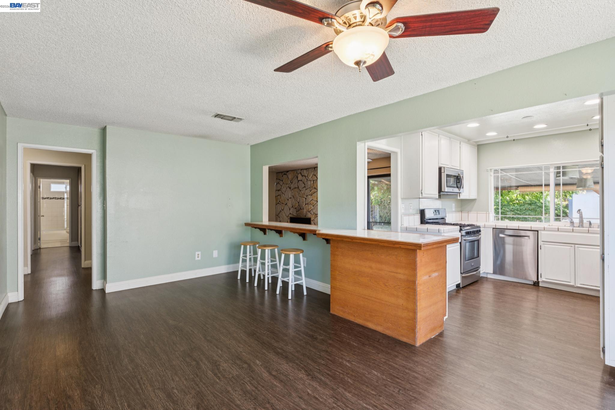 502 Shrike Ct
