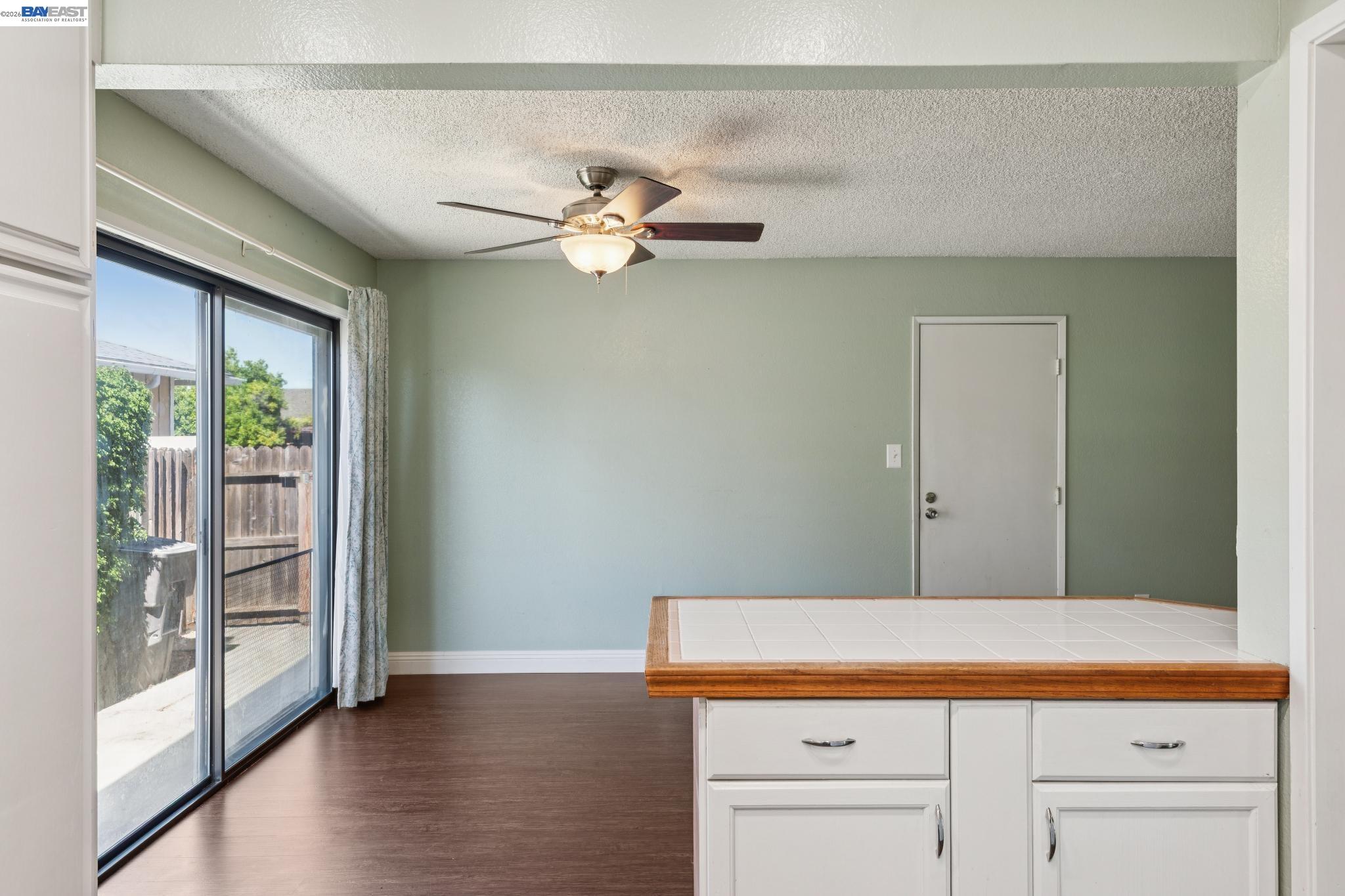 502 Shrike Ct