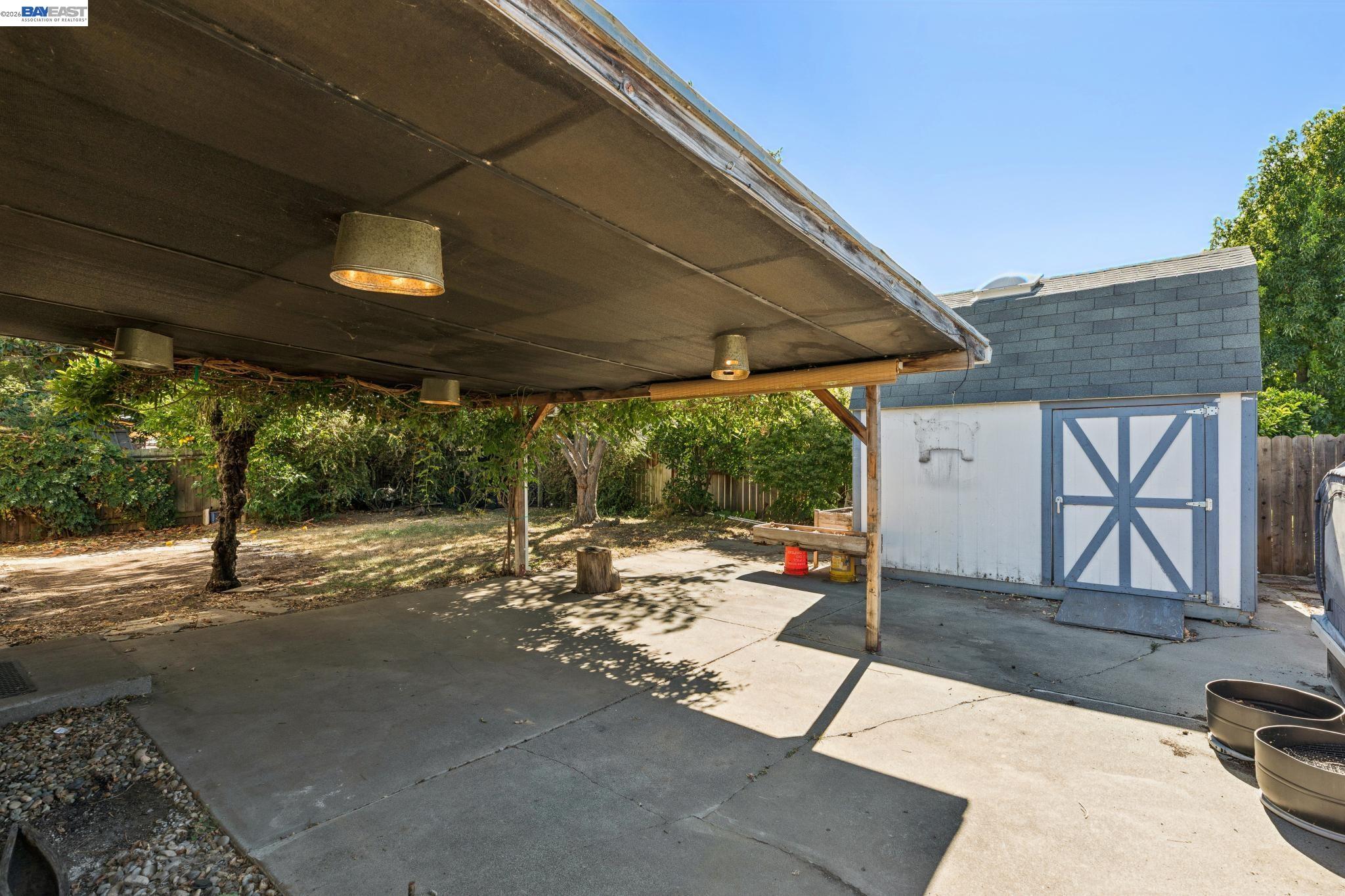 502 Shrike Ct