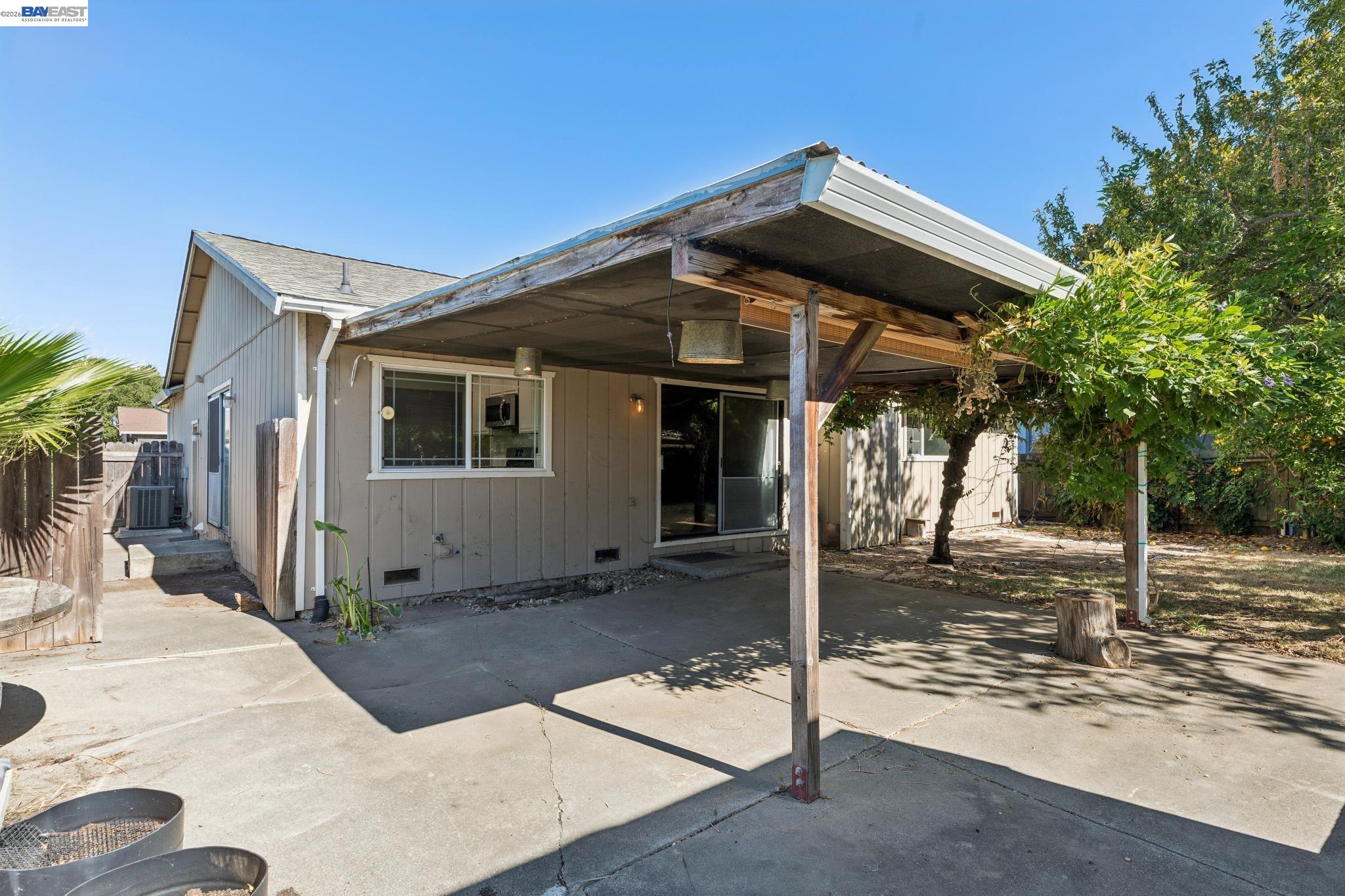 502 Shrike Ct