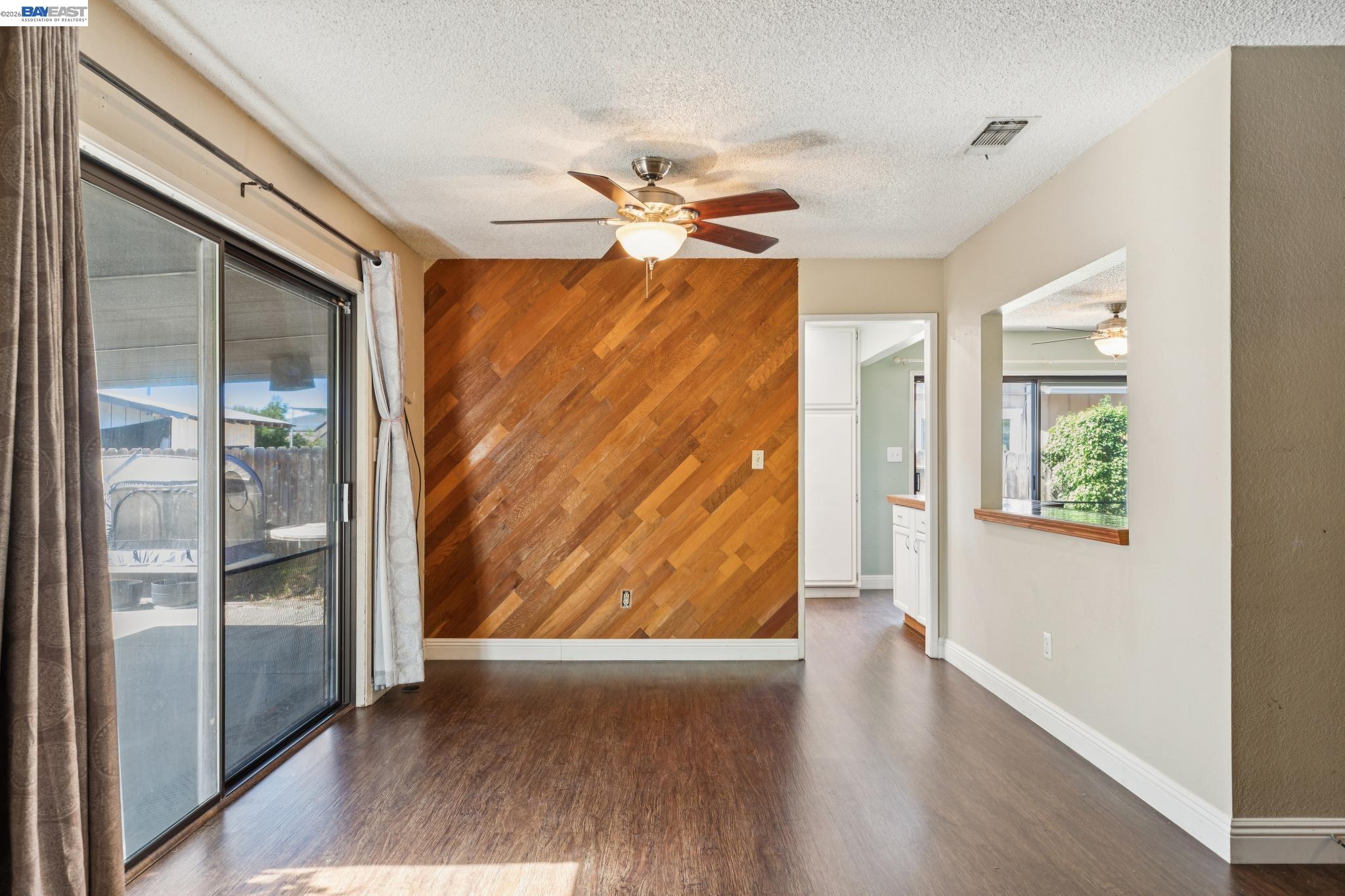 502 Shrike Ct