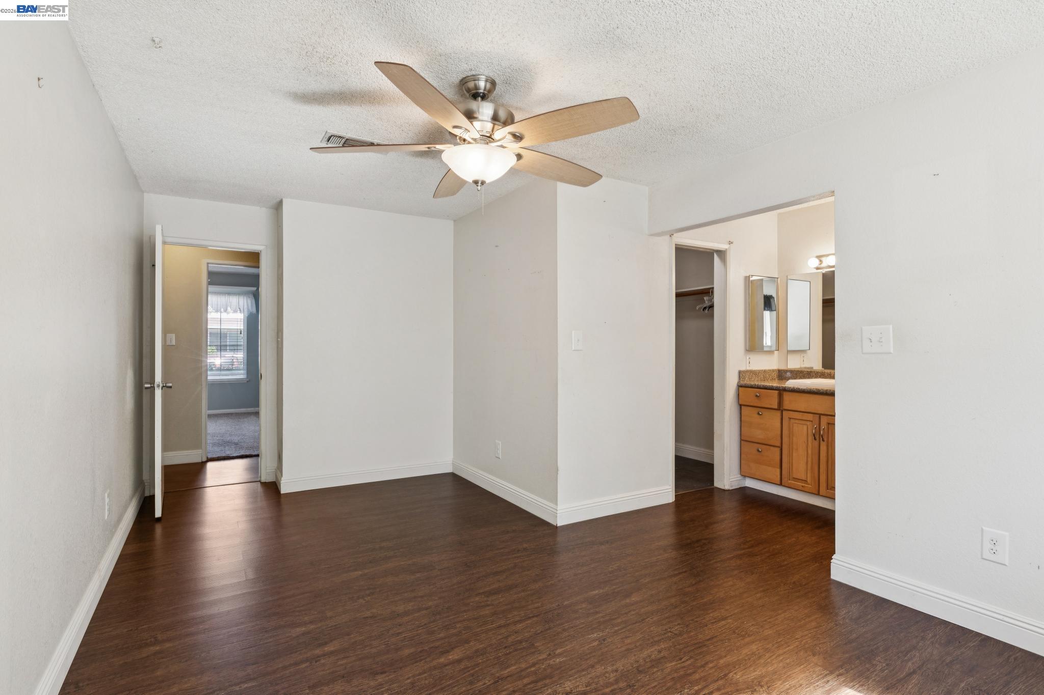 502 Shrike Ct