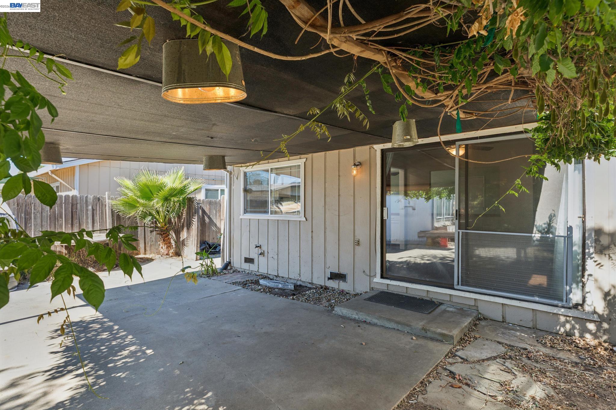 502 Shrike Ct