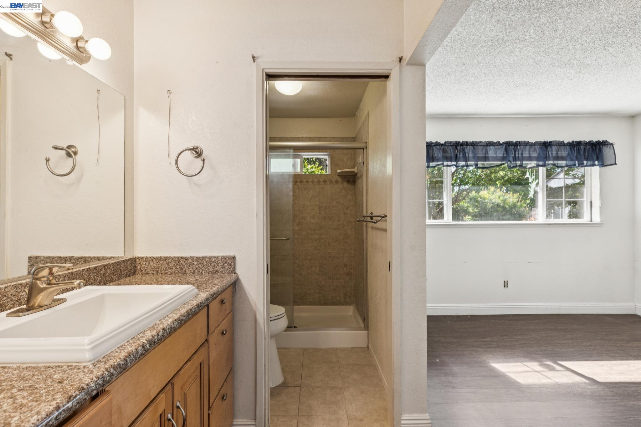 502 Shrike Ct