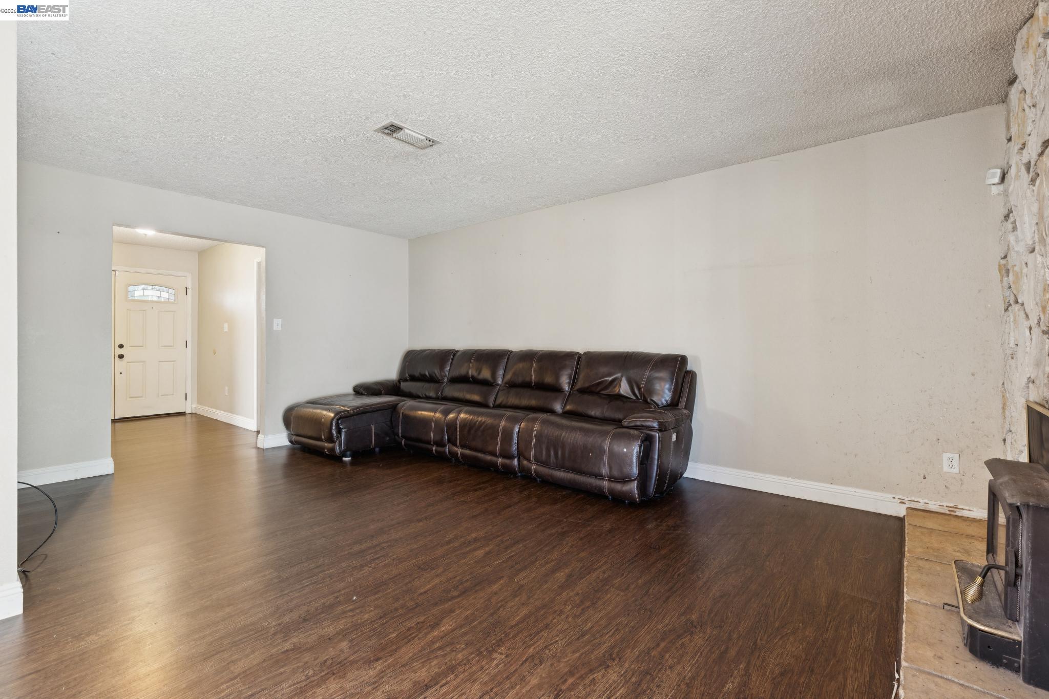 502 Shrike Ct