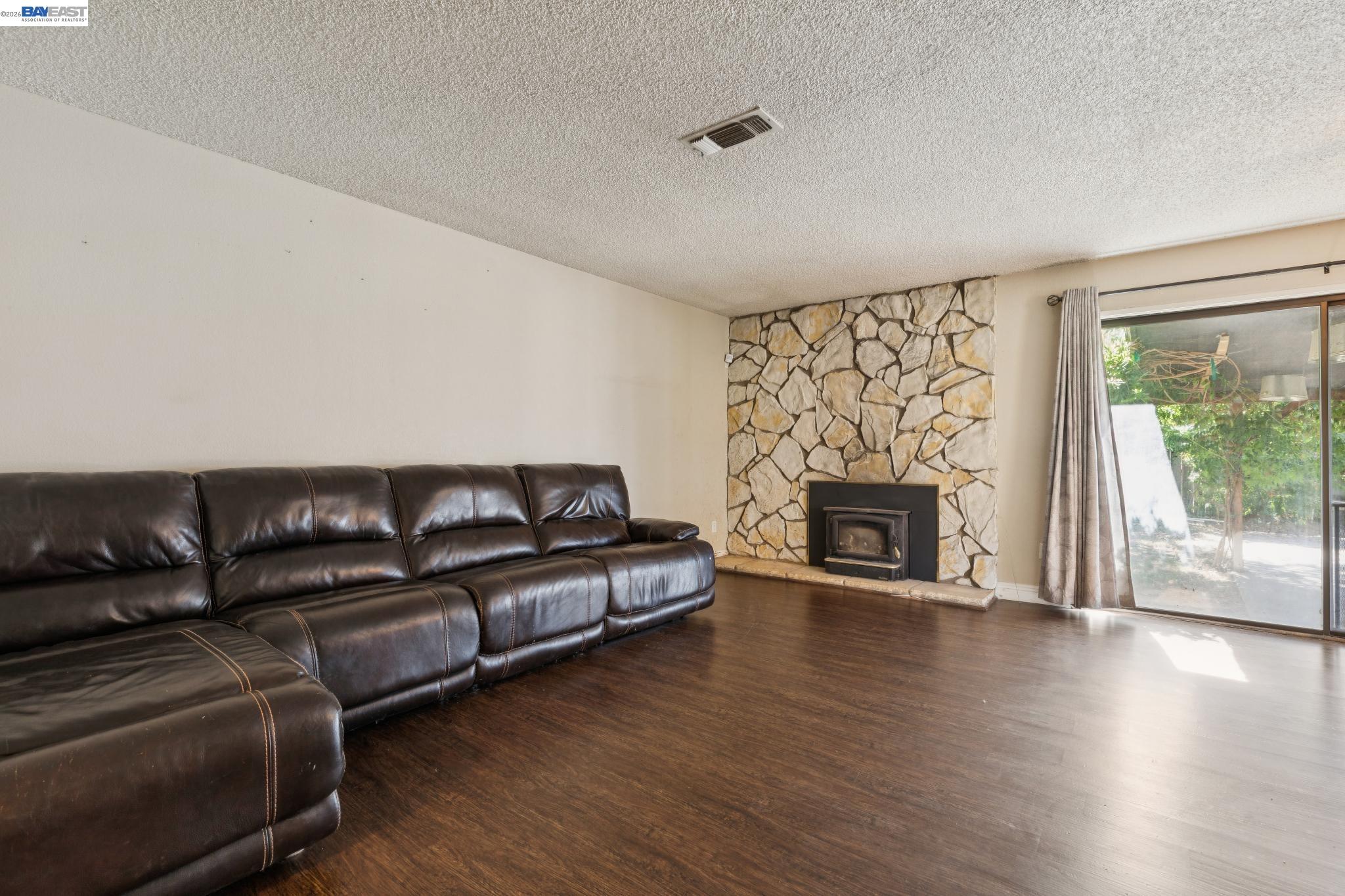 502 Shrike Ct