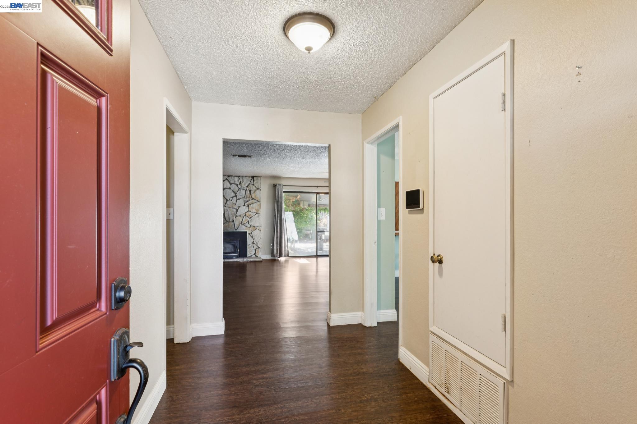 502 Shrike Ct