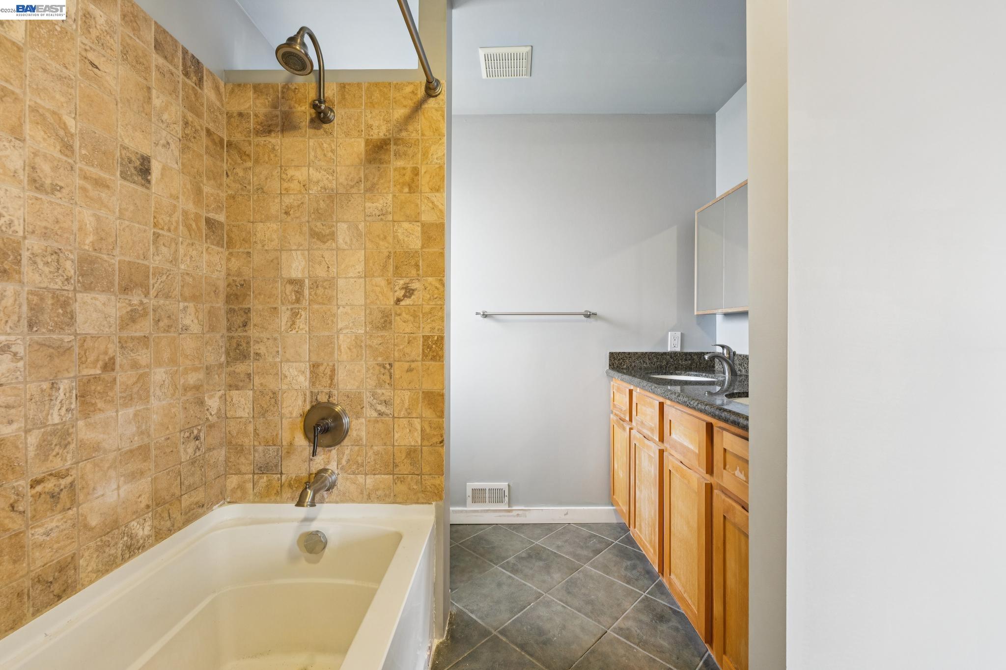 2005 Harper St