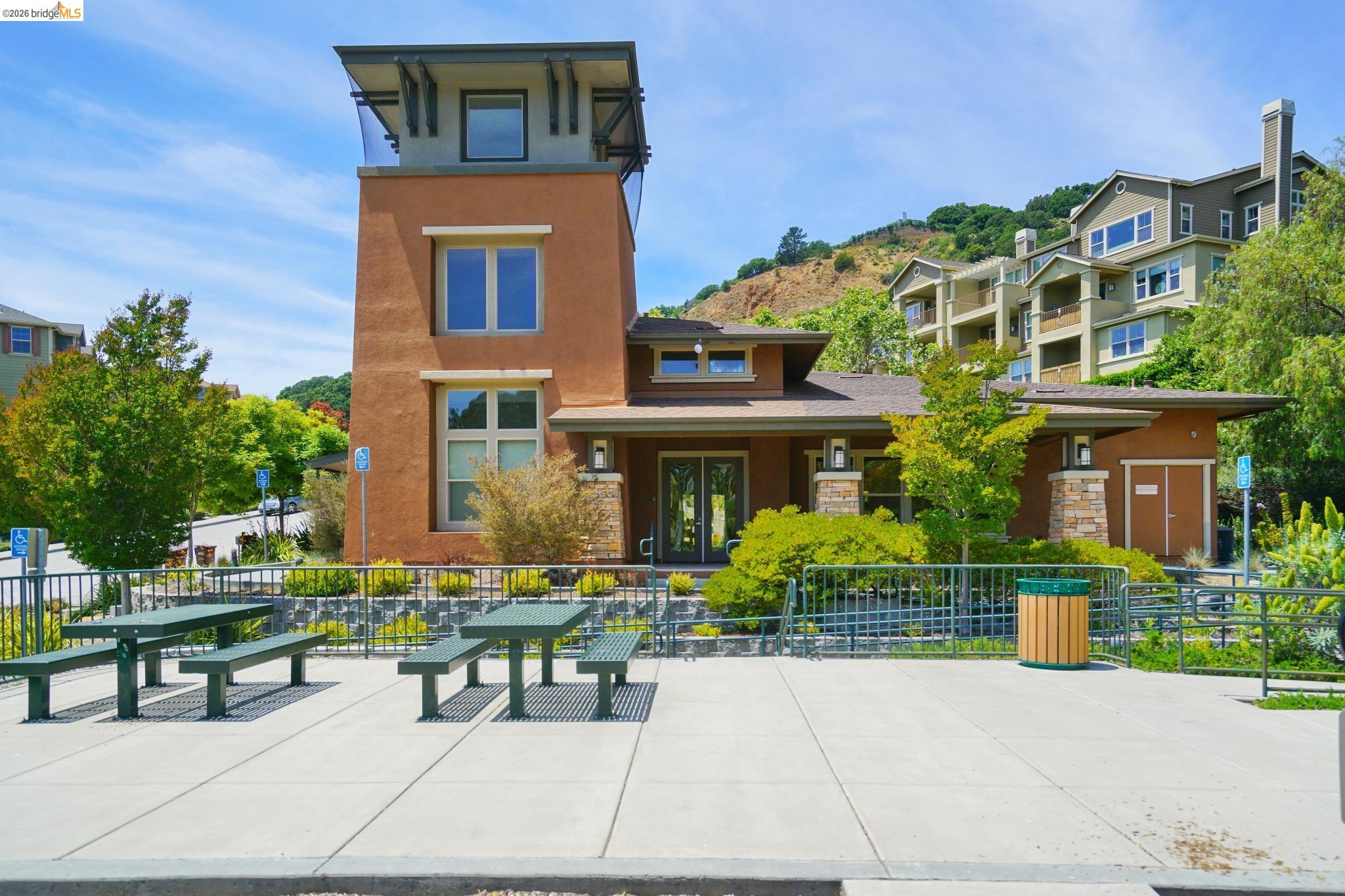 6713 Skyview Dr.