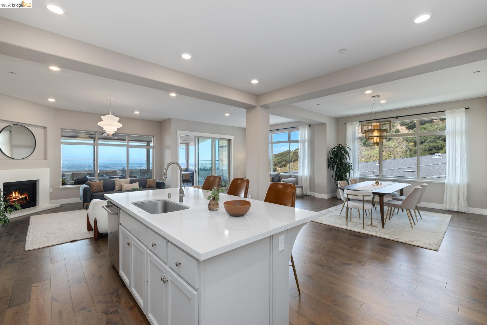 6713 Skyview Dr.