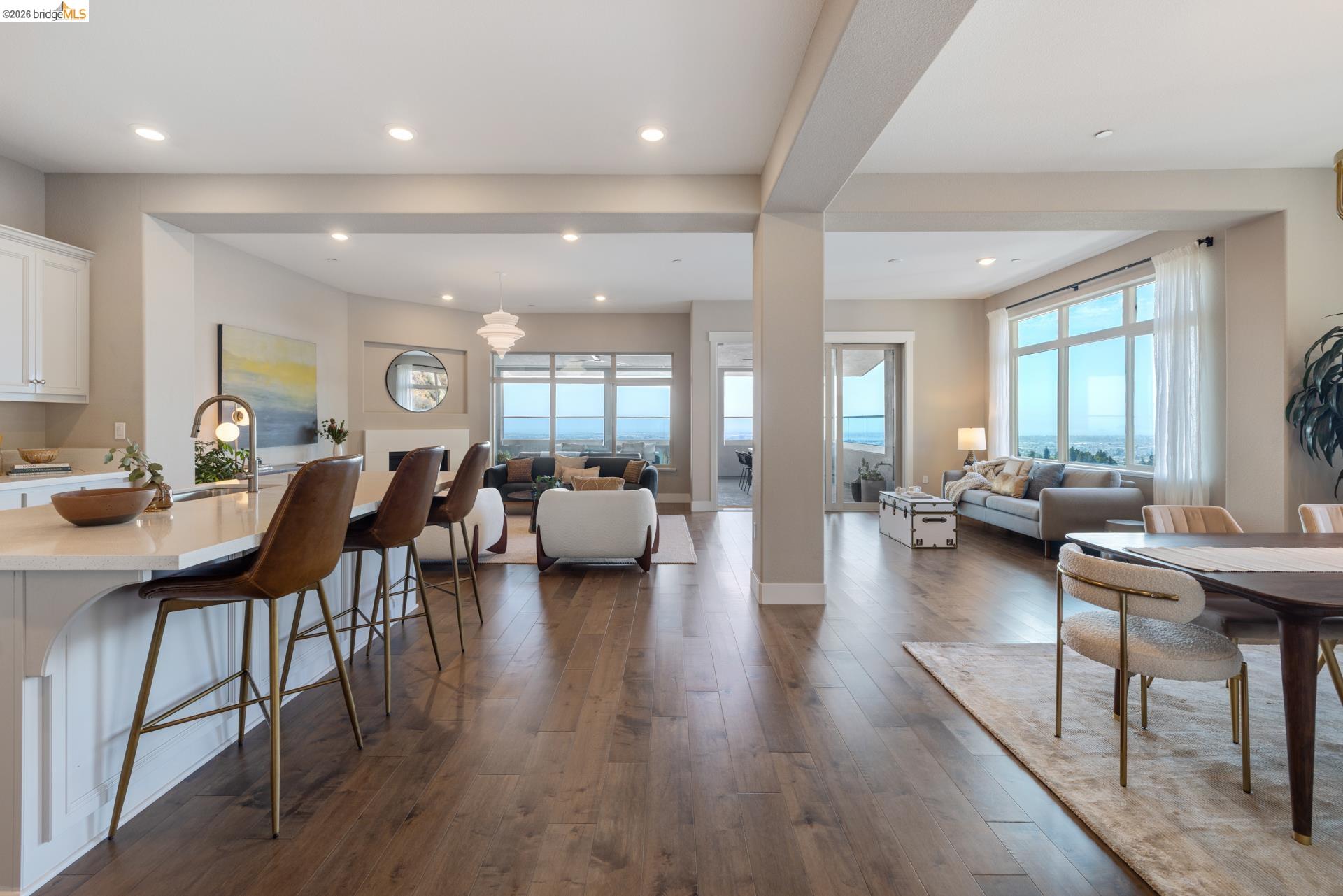 6713 Skyview Dr.