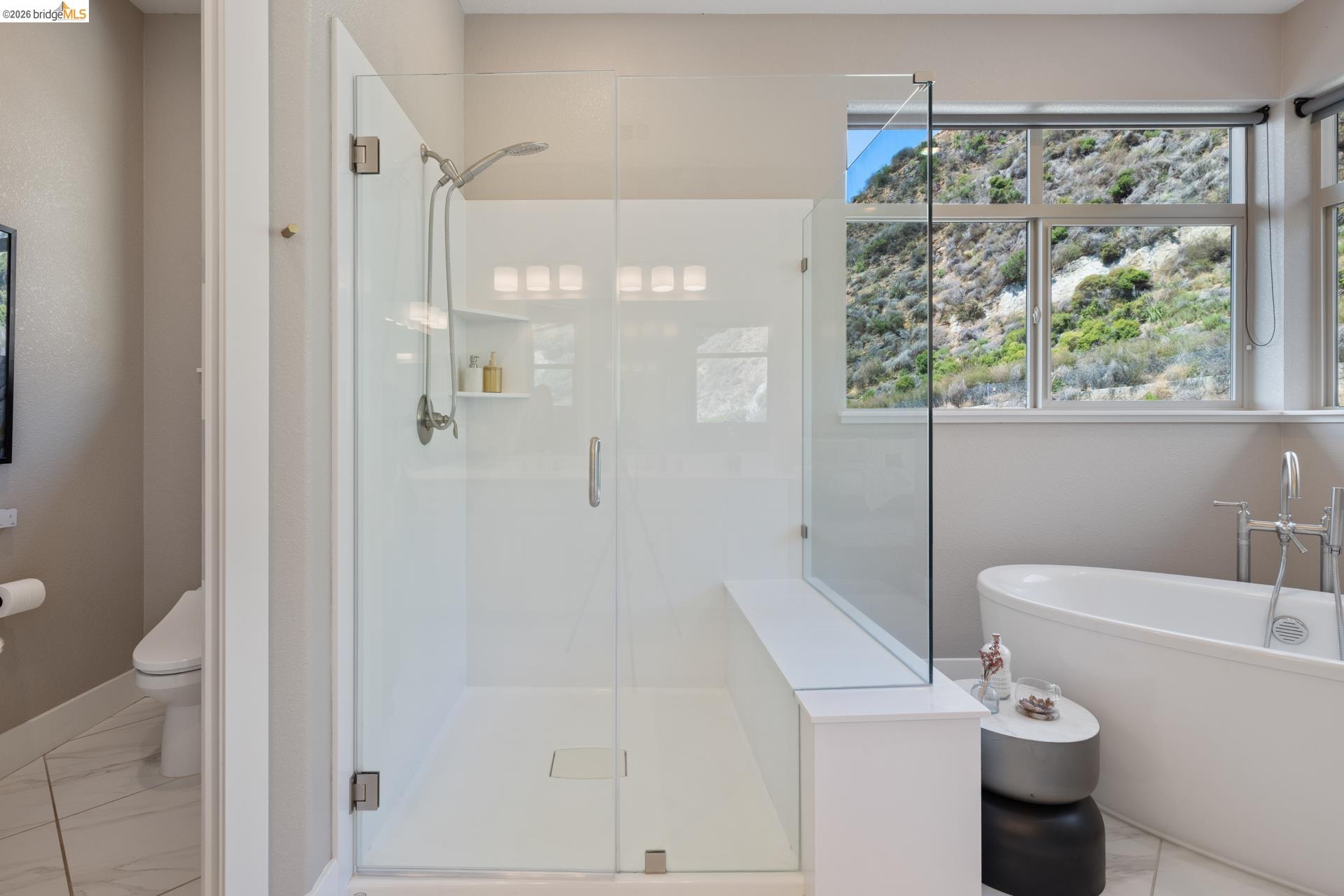 6713 Skyview Dr.