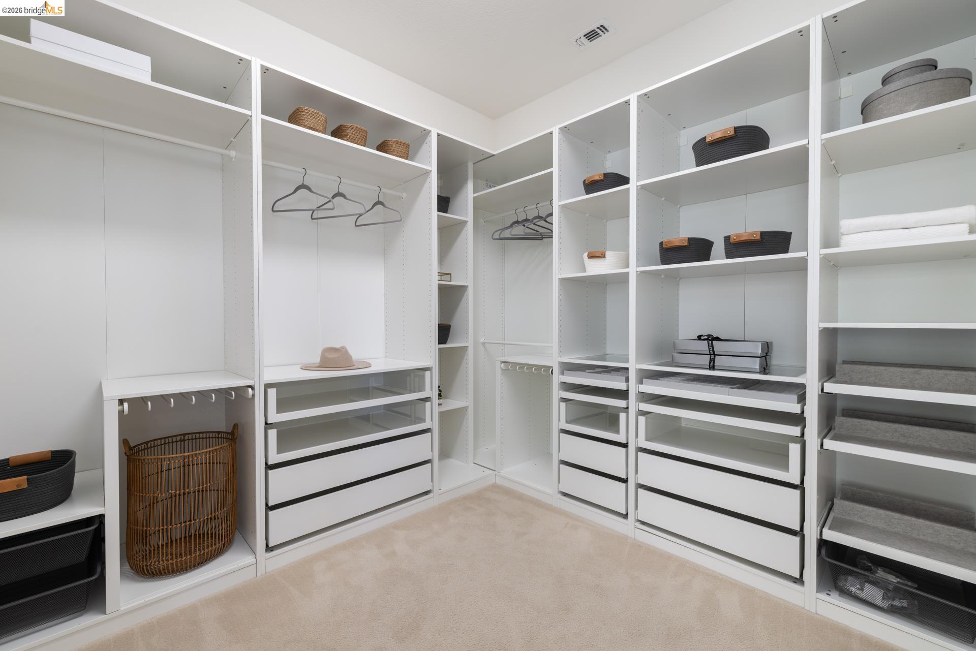 6713 Skyview Dr.