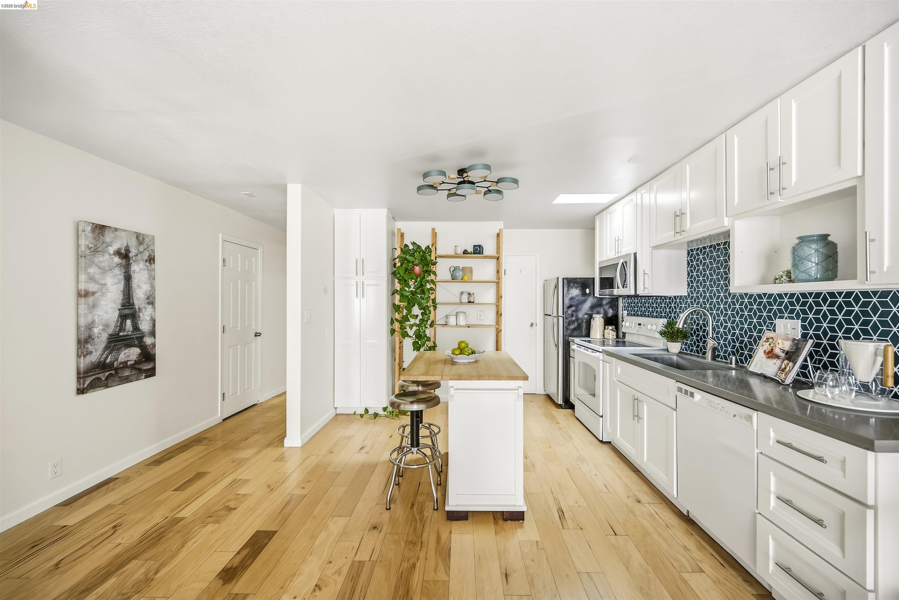 427 Lagunitas Ave # 305