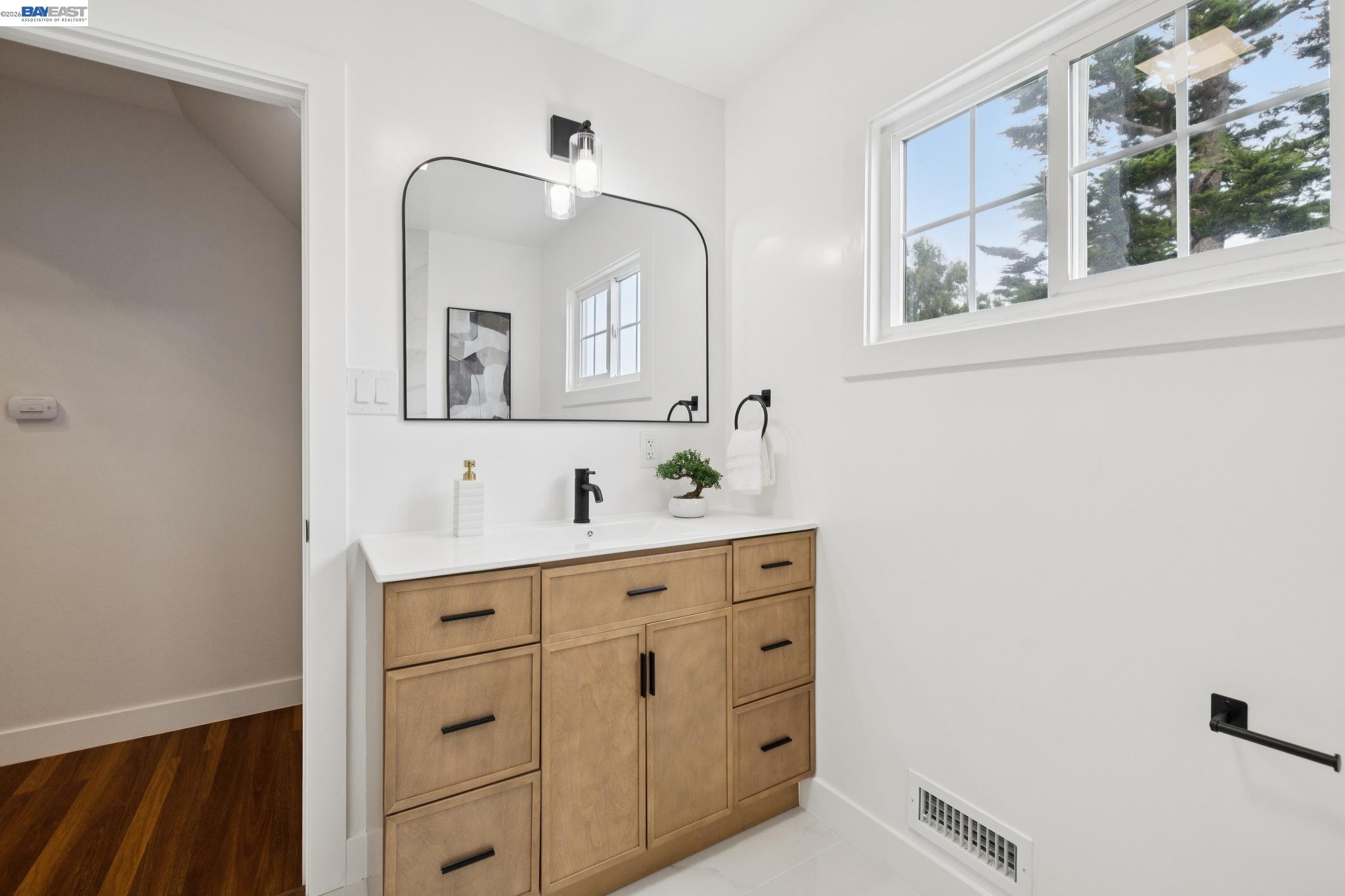 328 Glencourt Way