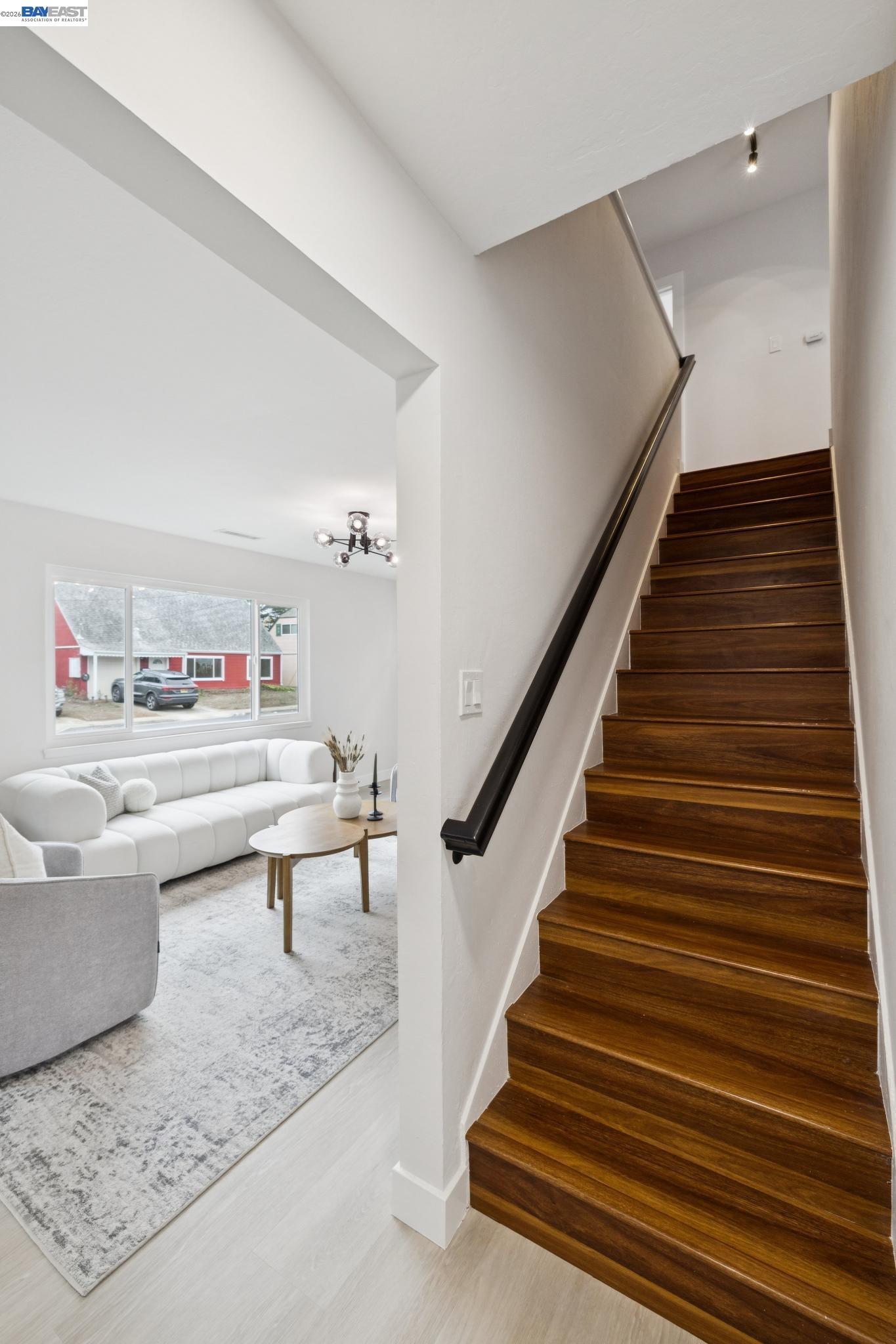 328 Glencourt Way
