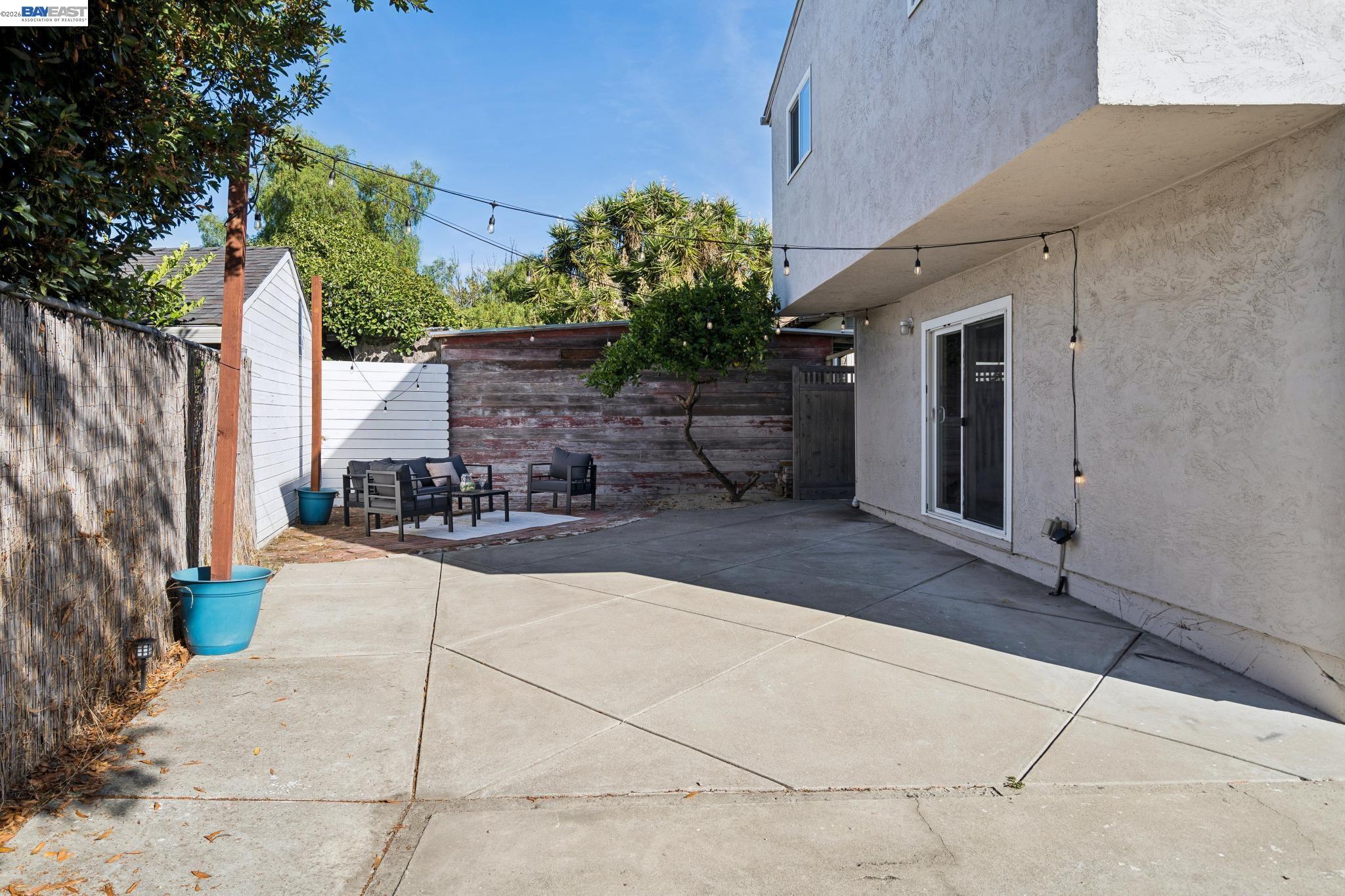 9935 Voltaire Ave
