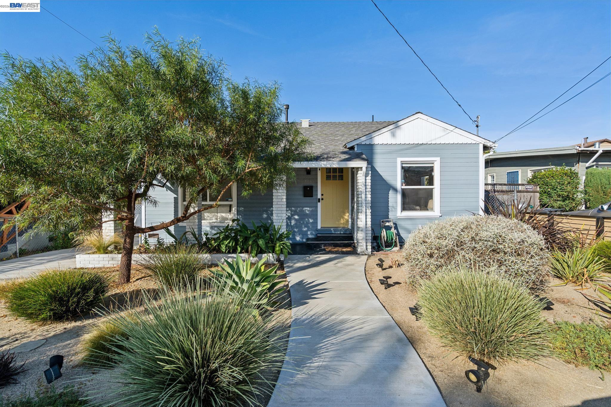 9935 Voltaire Ave
