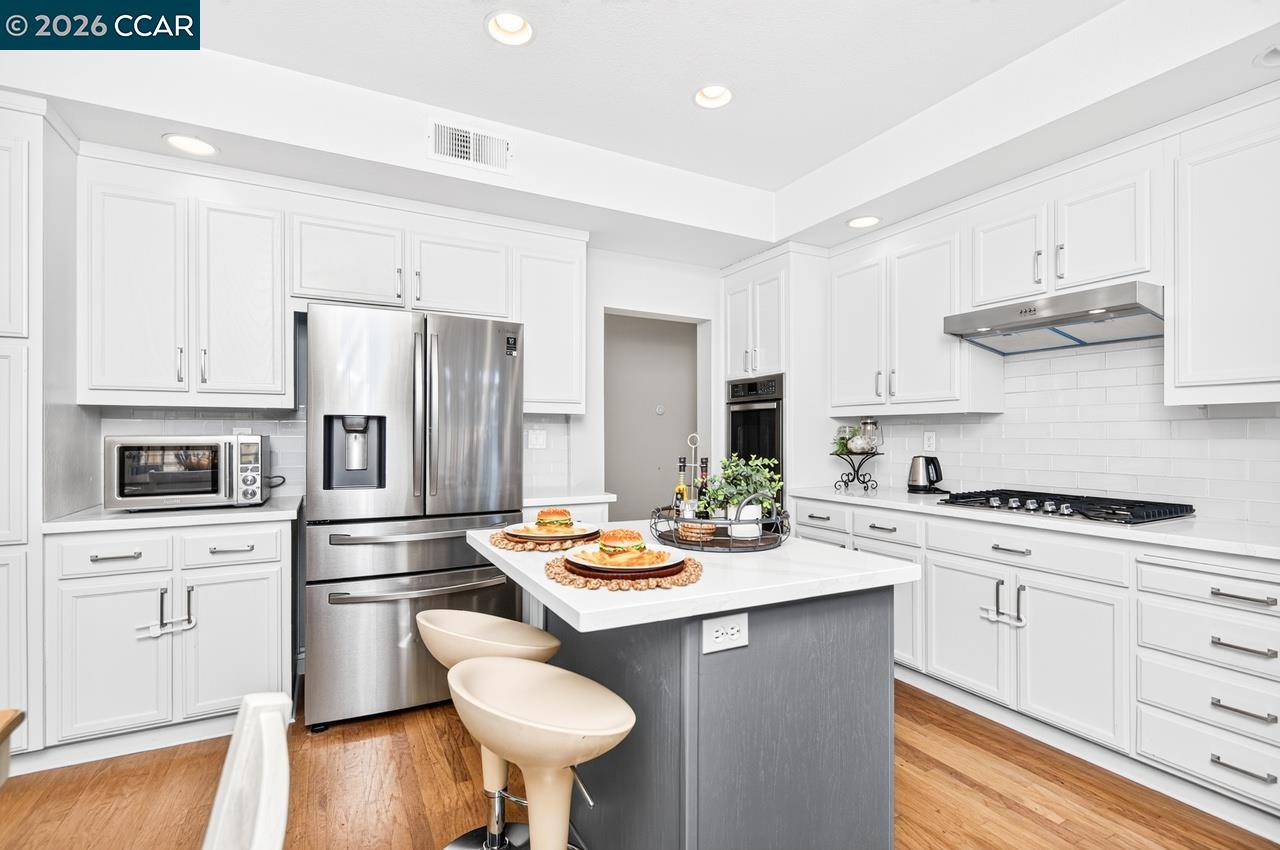 202 Promenade Ln