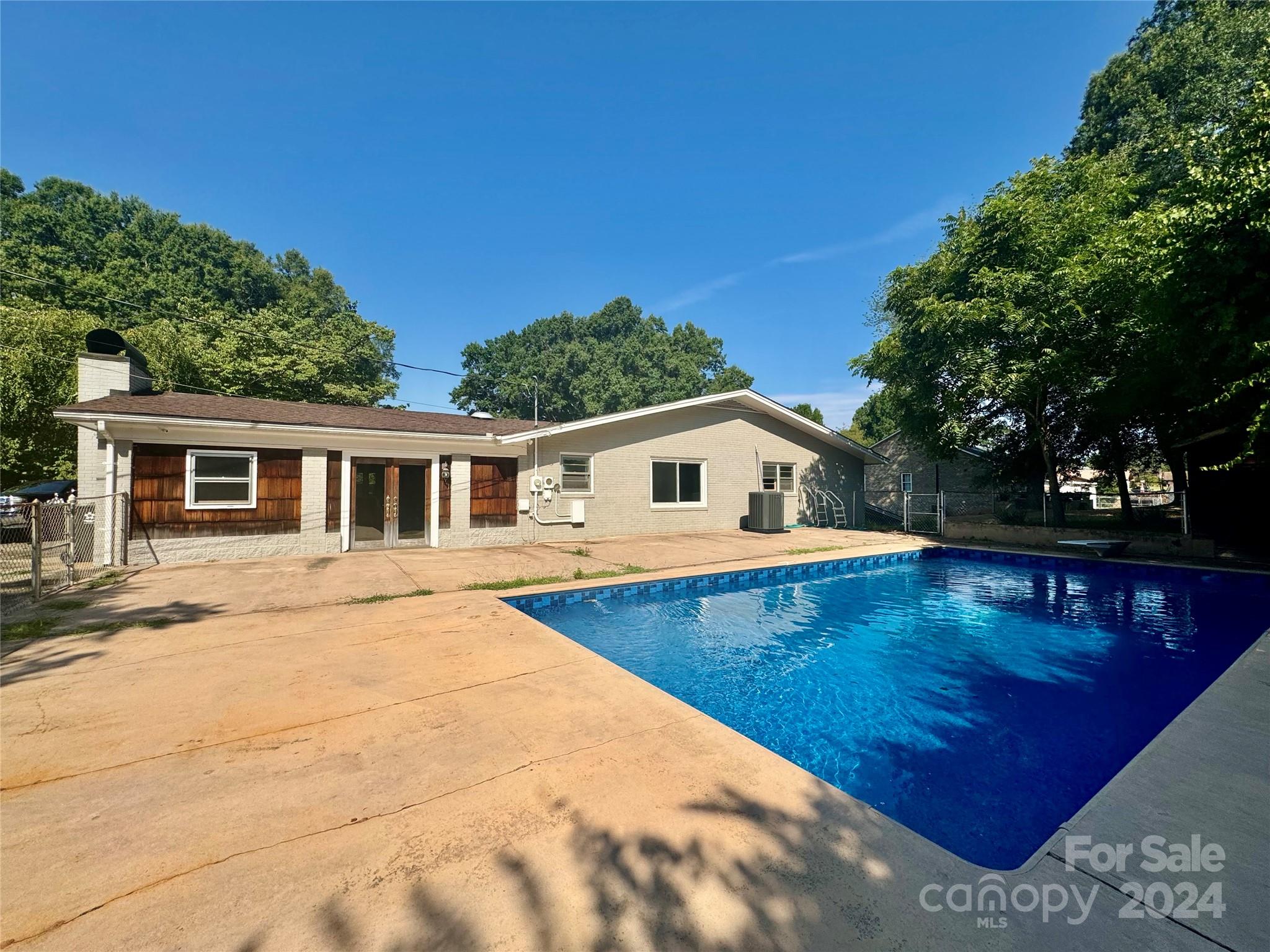 623 Woodland Street
