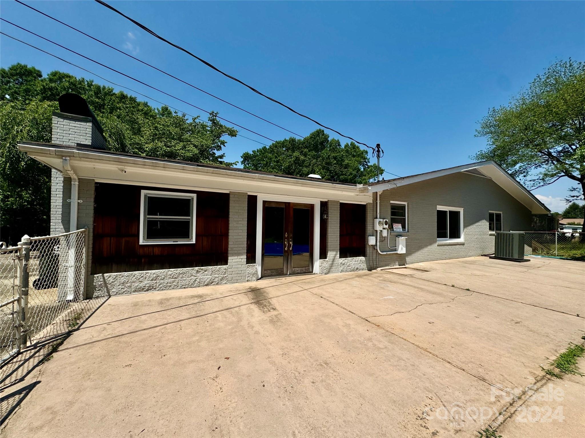 623 Woodland Street