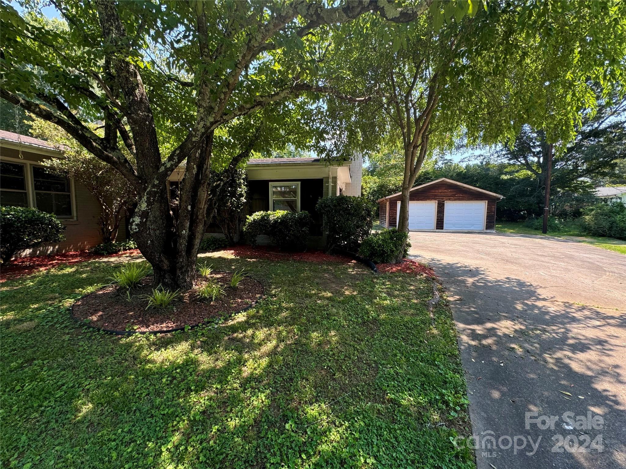 623 Woodland Street