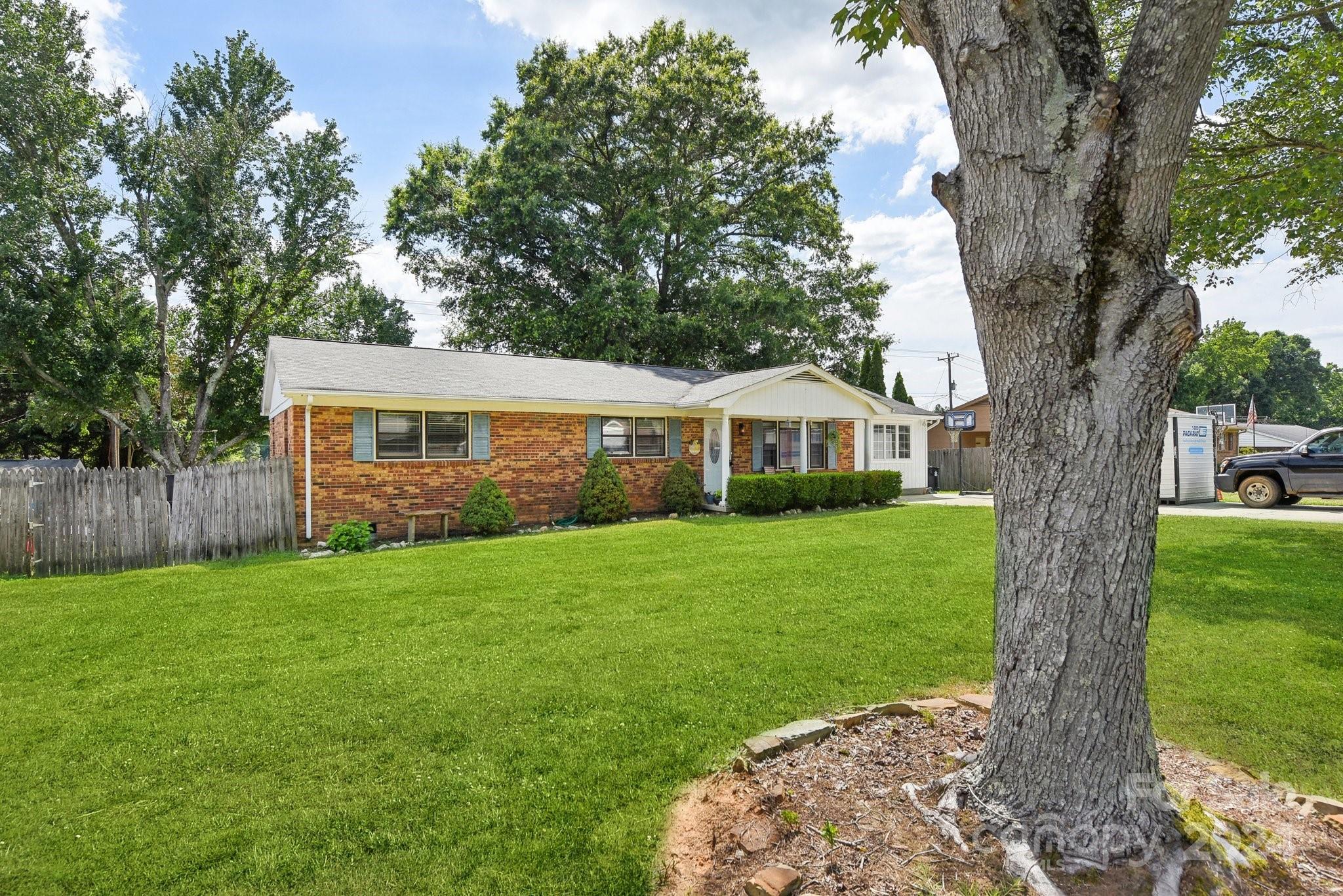 2513 Fairgreen Drive