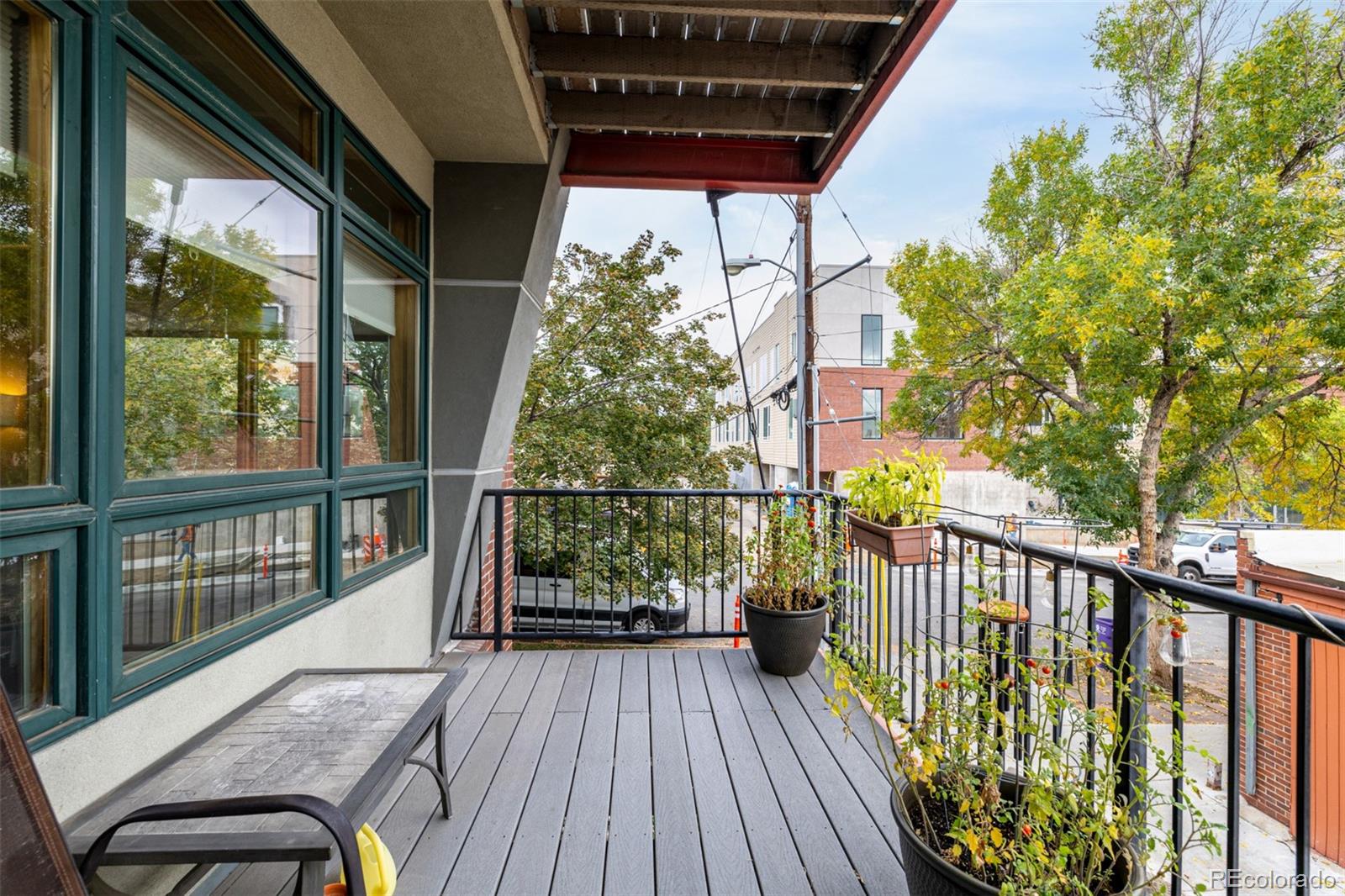 1550 W 37th Avenue