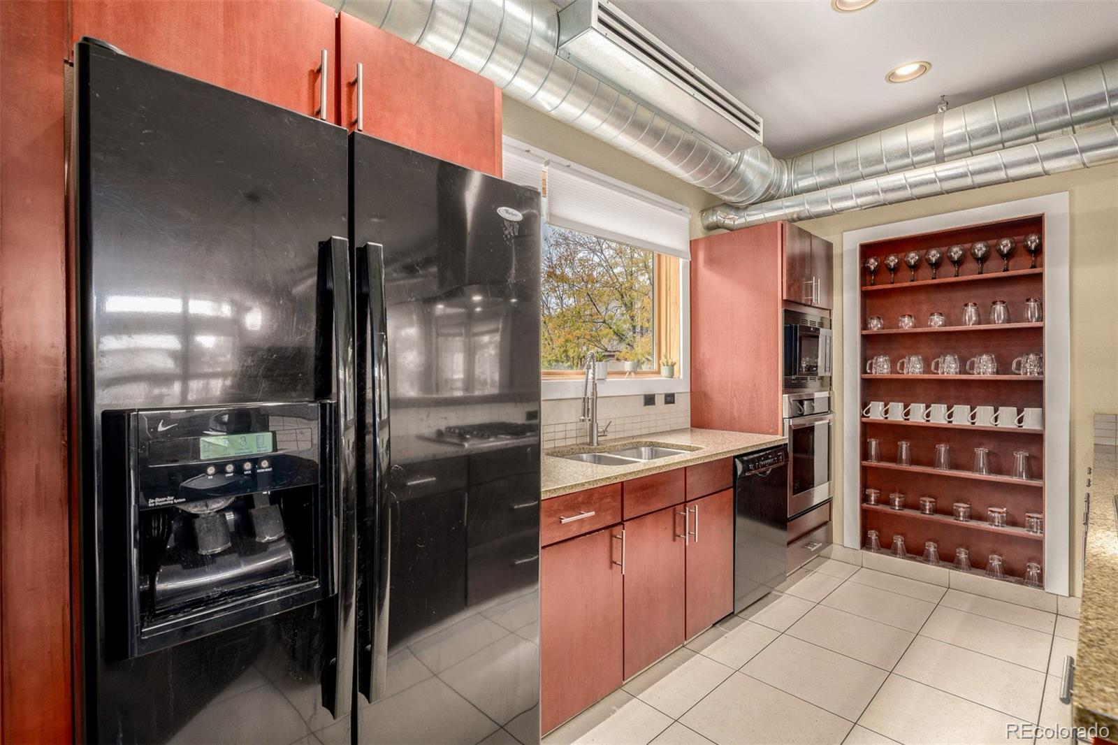 1550 W 37th Avenue