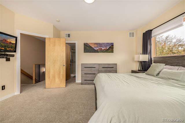 1550 W 37th Avenue