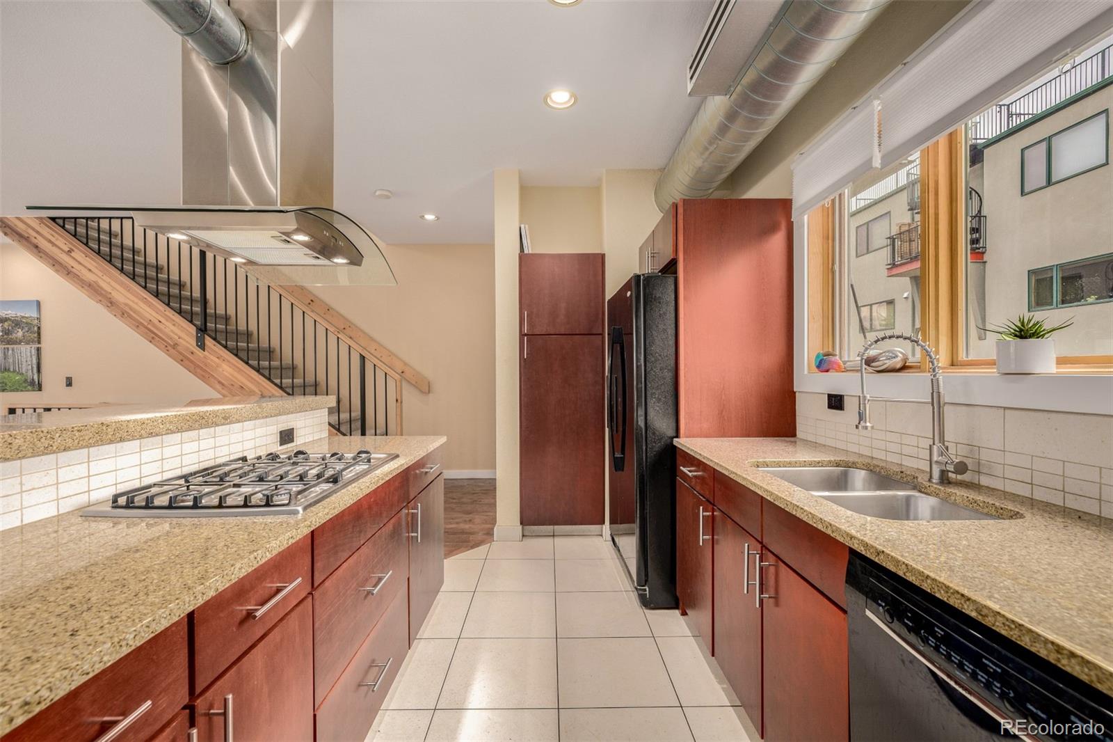 1550 W 37th Avenue