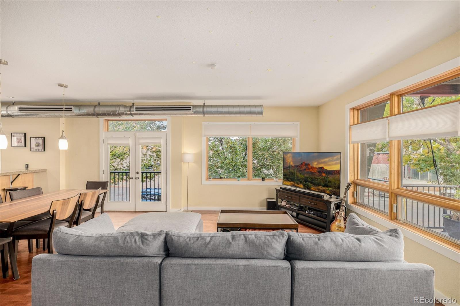 1550 W 37th Avenue