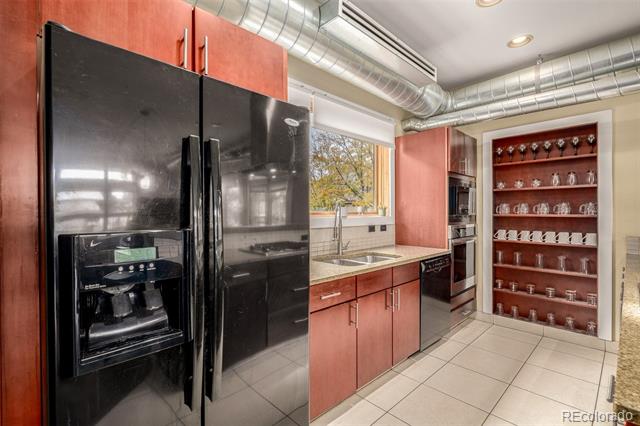 1550 W 37th Avenue